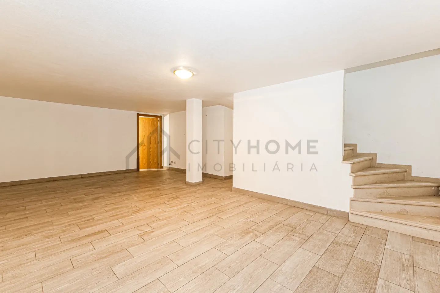 Expansive Albufeira Townhouse with Pool and Scenic Terraces - View image 27 of 31