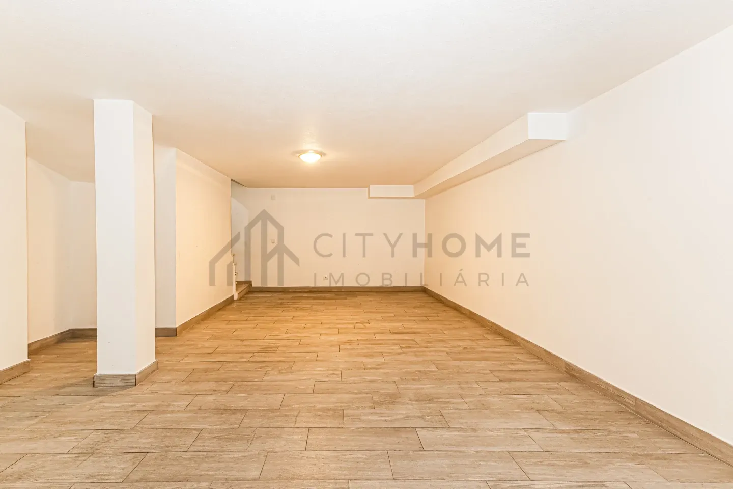 Expansive Albufeira Townhouse with Pool and Scenic Terraces - View image 28 of 31