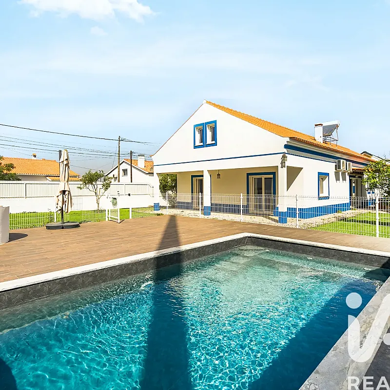 Contemporary 4-Bedroom House with Pool in Azeitão, Ideal for Modern Living