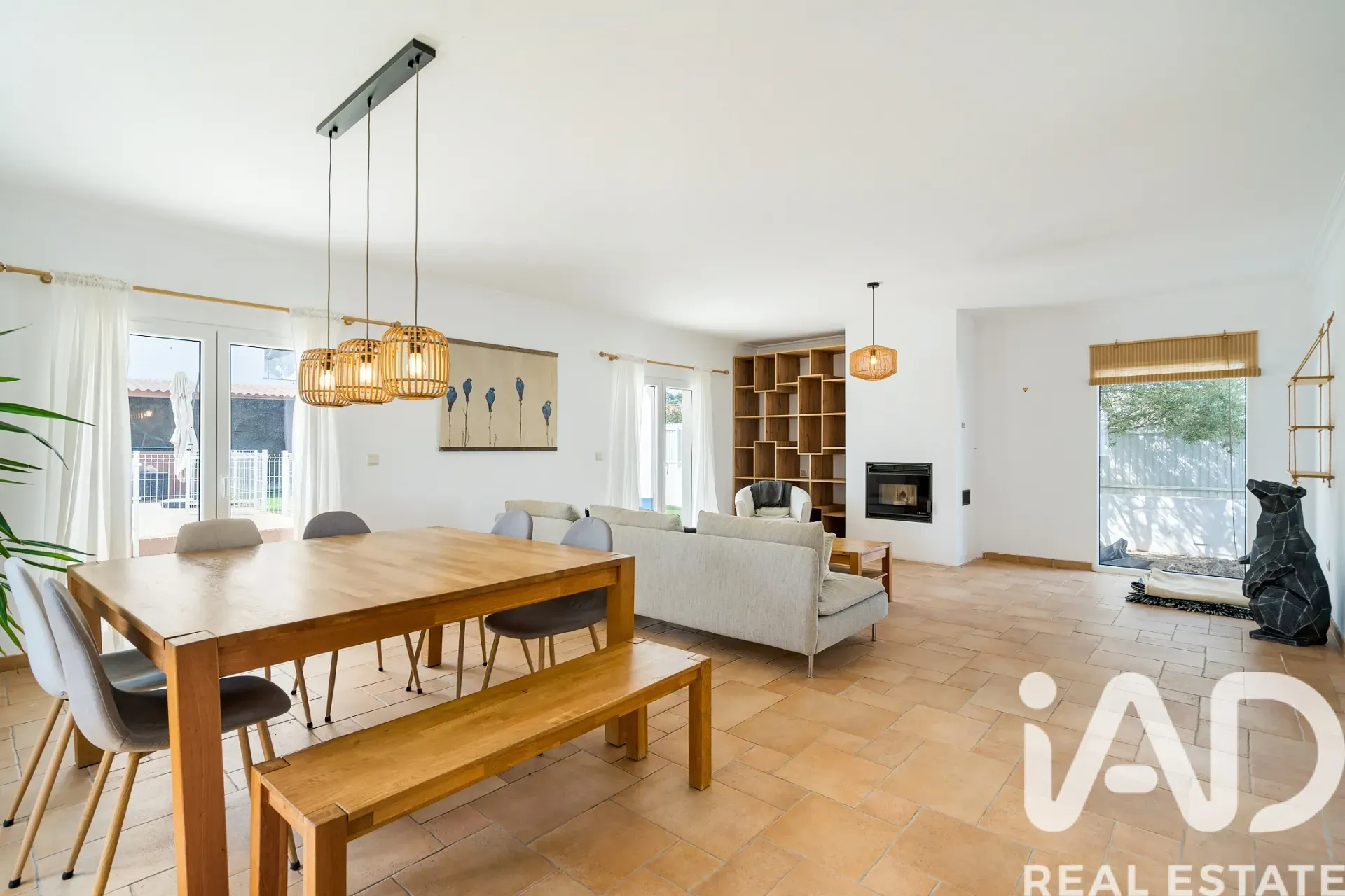 Contemporary 4-Bedroom House with Pool in Azeitão, Ideal for Modern Living - Image 4