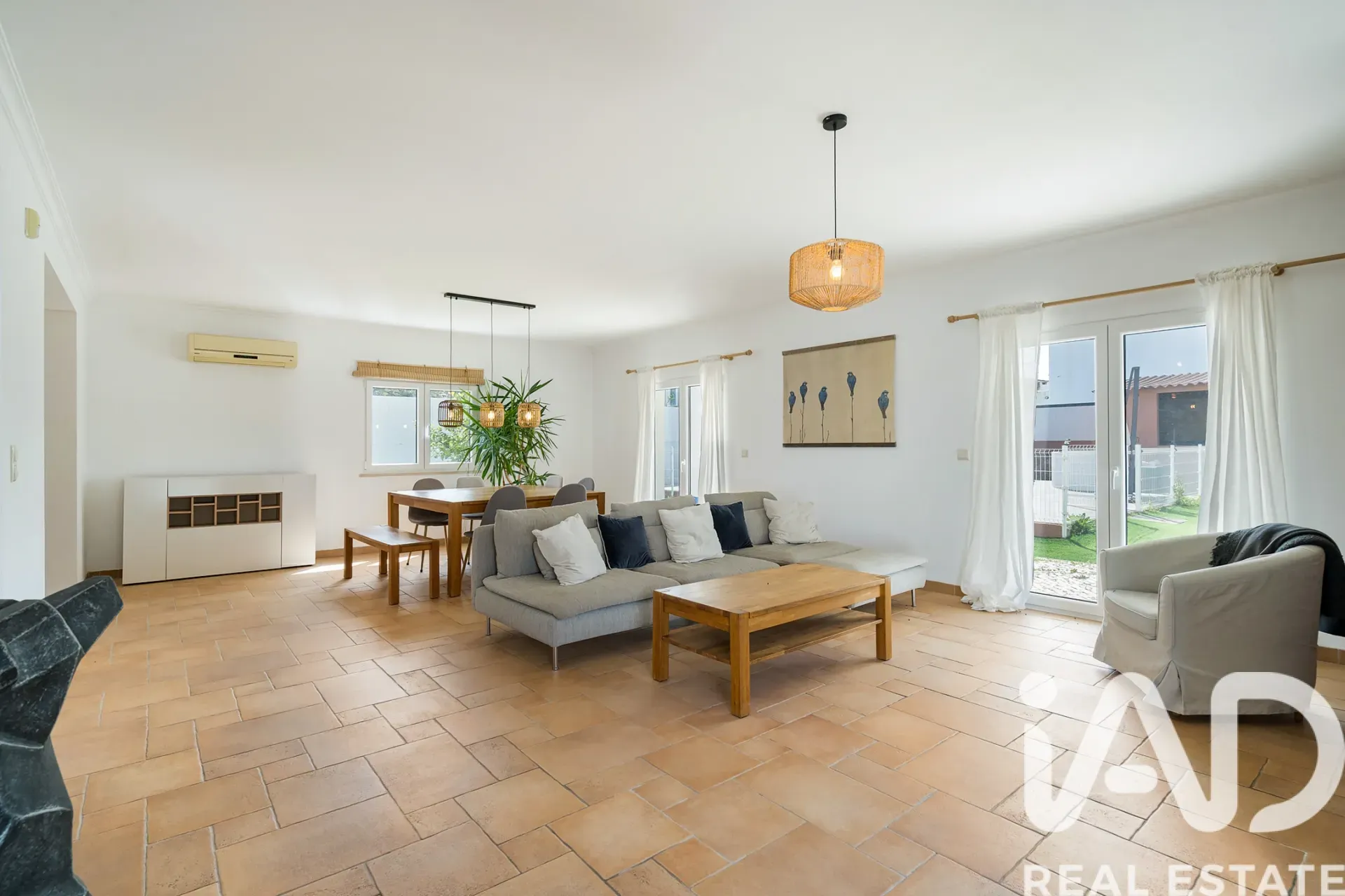 Contemporary 4-Bedroom House with Pool in Azeitão, Ideal for Modern Living - View image 9 of 35