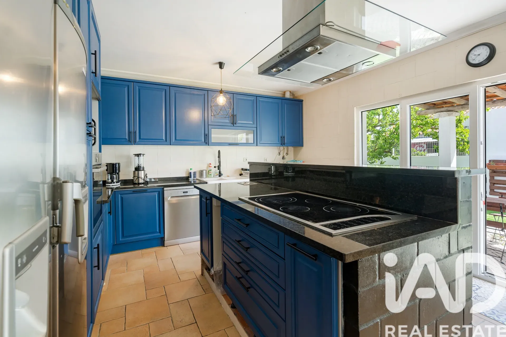 Contemporary 4-Bedroom House with Pool in Azeitão, Ideal for Modern Living - View image 11 of 35