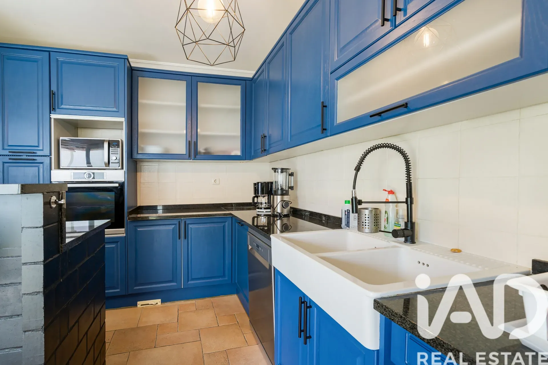 Contemporary 4-Bedroom House with Pool in Azeitão, Ideal for Modern Living - View image 12 of 35