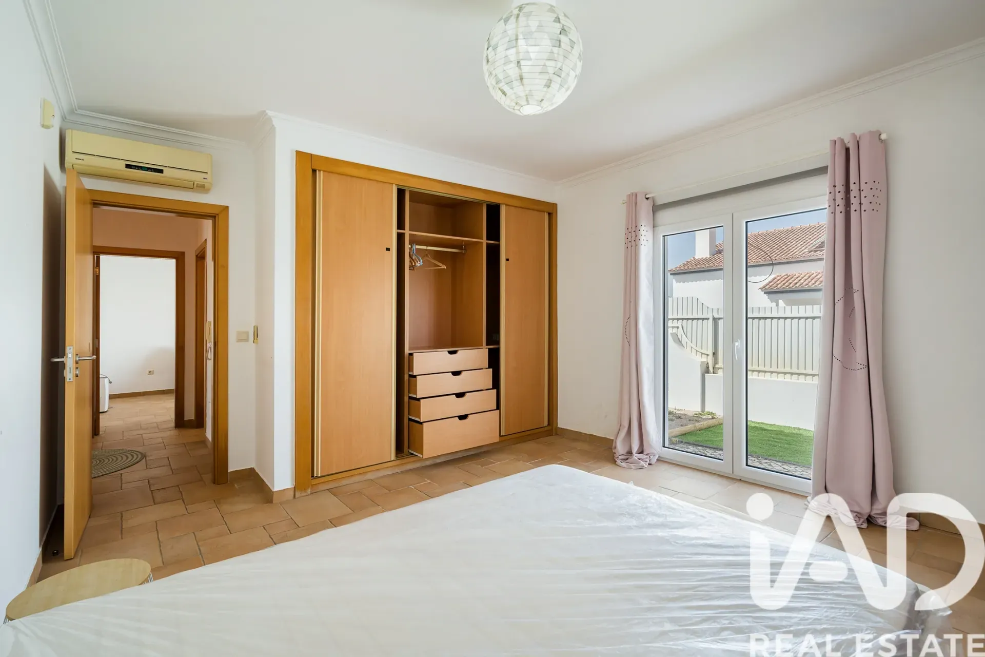 Contemporary 4-Bedroom House with Pool in Azeitão, Ideal for Modern Living - View image 14 of 35