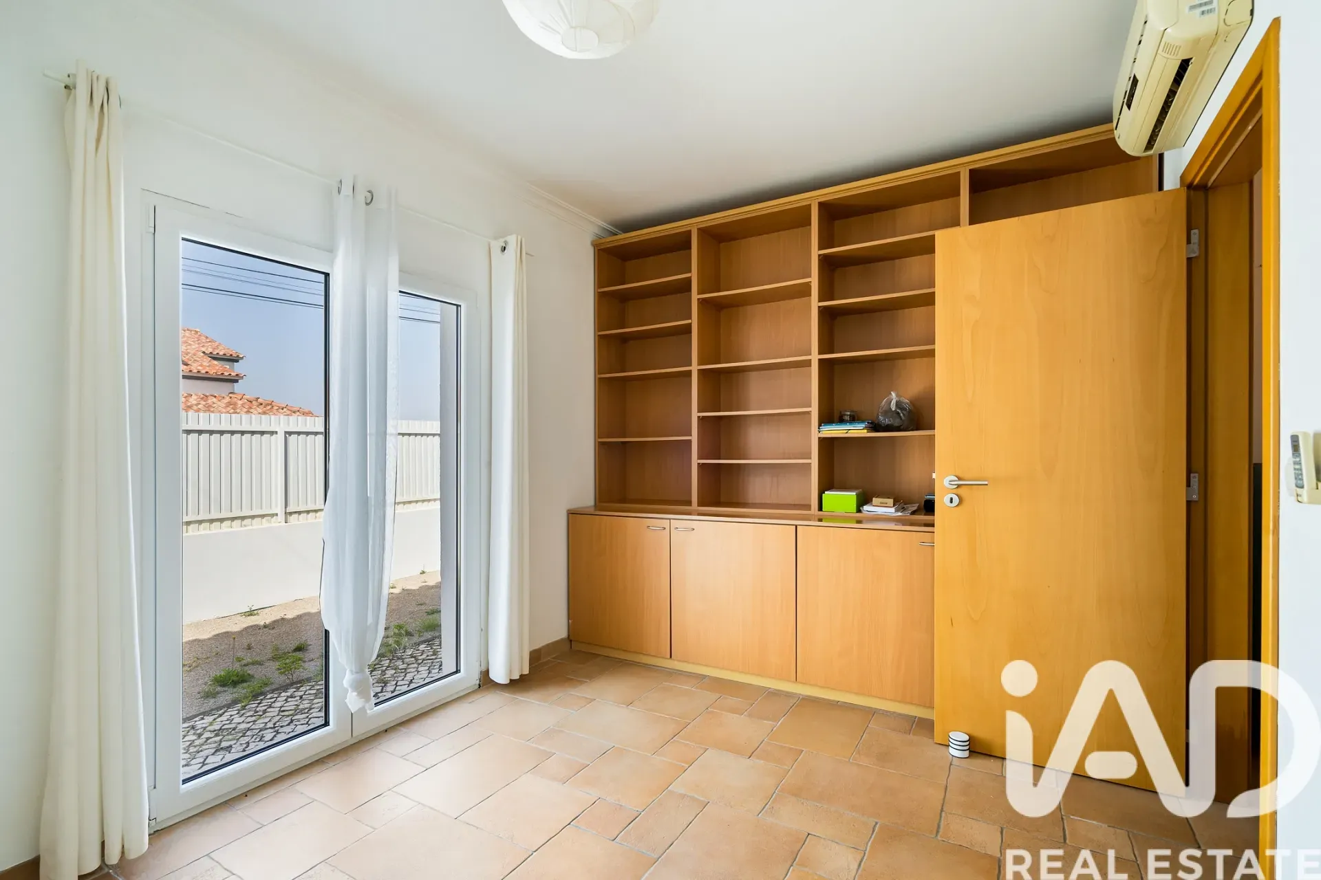 Contemporary 4-Bedroom House with Pool in Azeitão, Ideal for Modern Living - View image 17 of 35