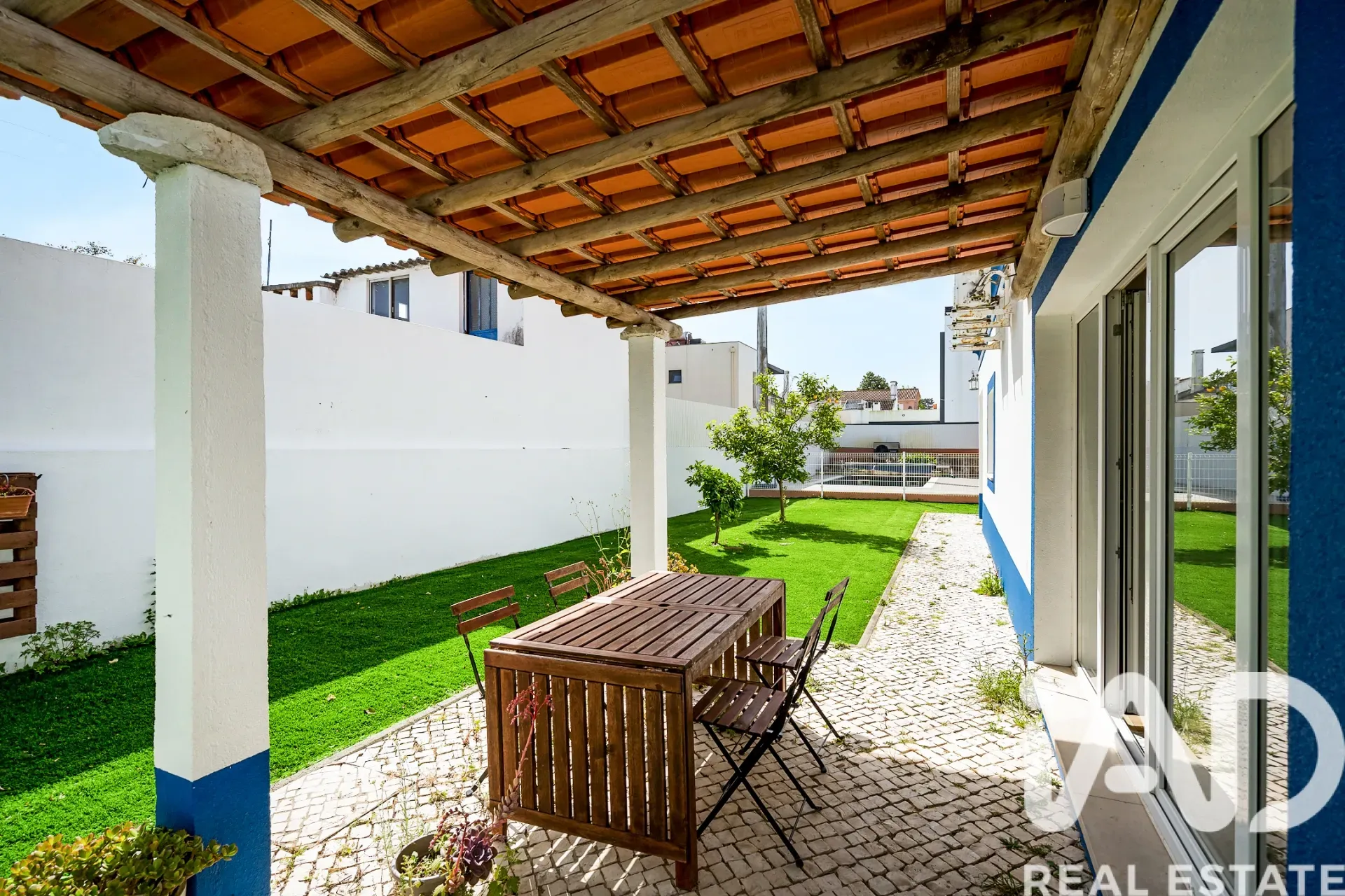 Contemporary 4-Bedroom House with Pool in Azeitão, Ideal for Modern Living - View image 23 of 35