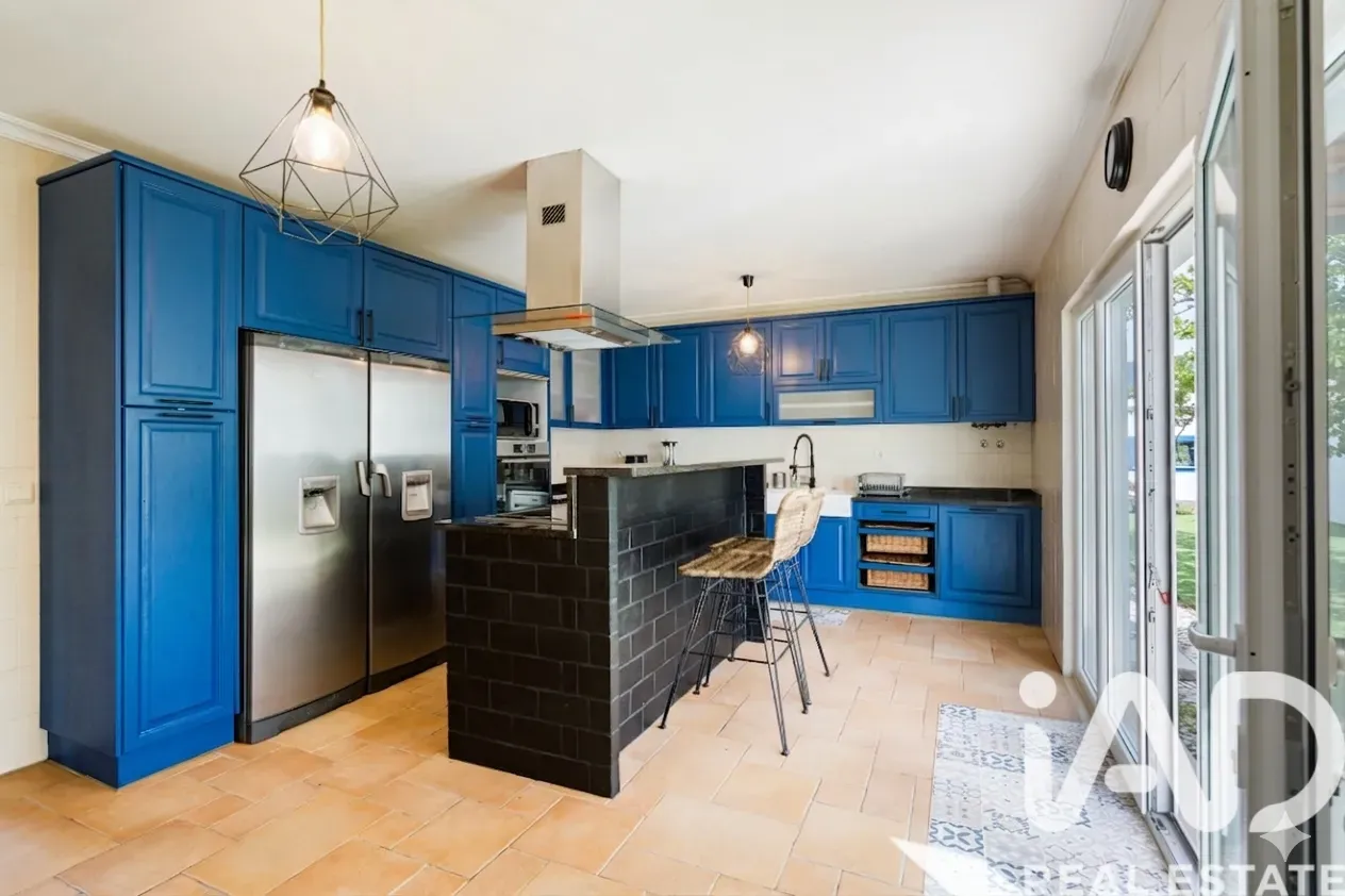 Contemporary 4-Bedroom House with Pool in Azeitão, Ideal for Modern Living - View image 28 of 35