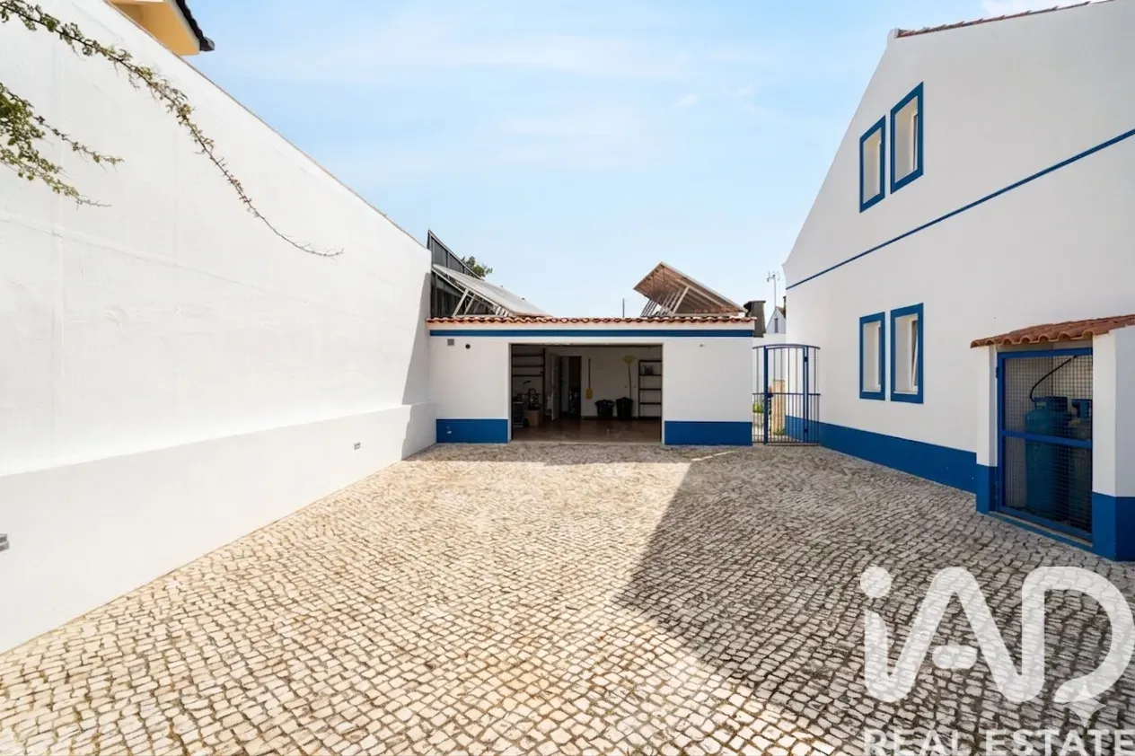 Contemporary 4-Bedroom House with Pool in Azeitão, Ideal for Modern Living - View image 29 of 35