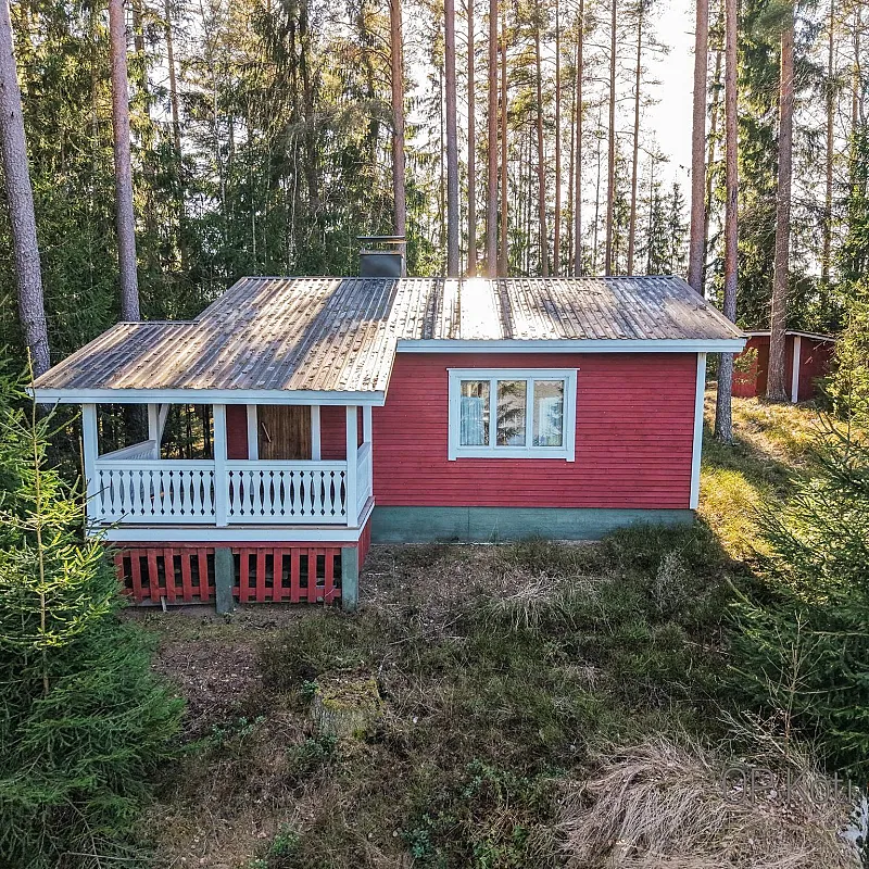 1960s Finnish Country House with Expansive Garden in Uusimaa