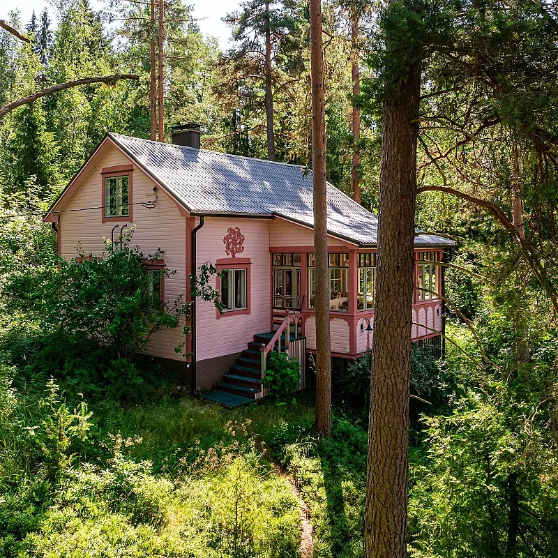1940s Finnish Country House with Lakeside Sauna and Development Potential