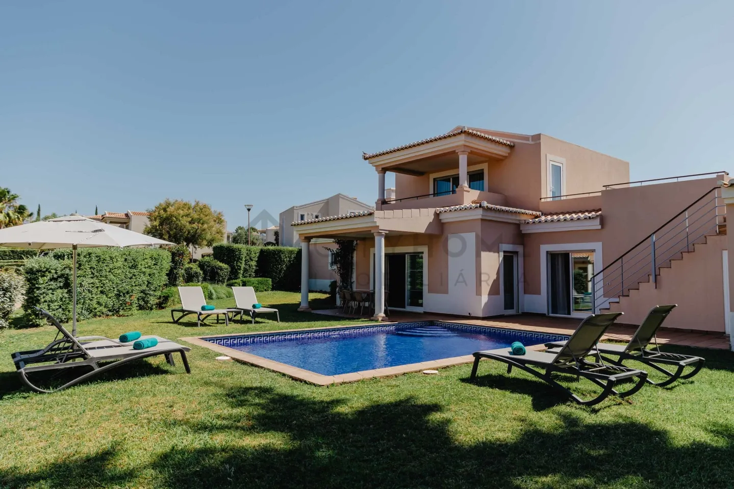 Elegant 3-Bedroom Villa with Pool and Garden in Vale da Lapa, Lagoa - Image 1