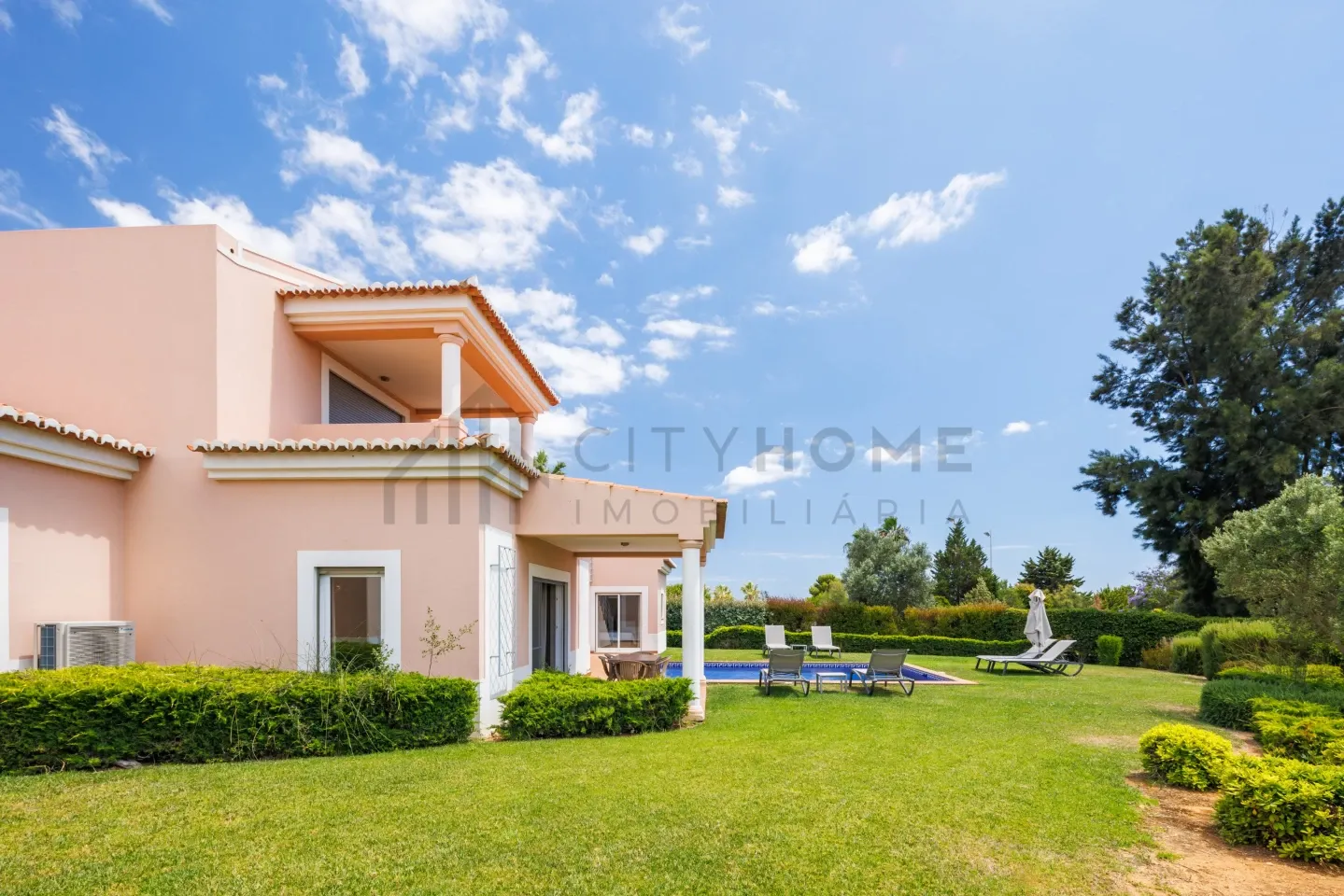 Elegant 3-Bedroom Villa with Pool and Garden in Vale da Lapa, Lagoa - Image 2