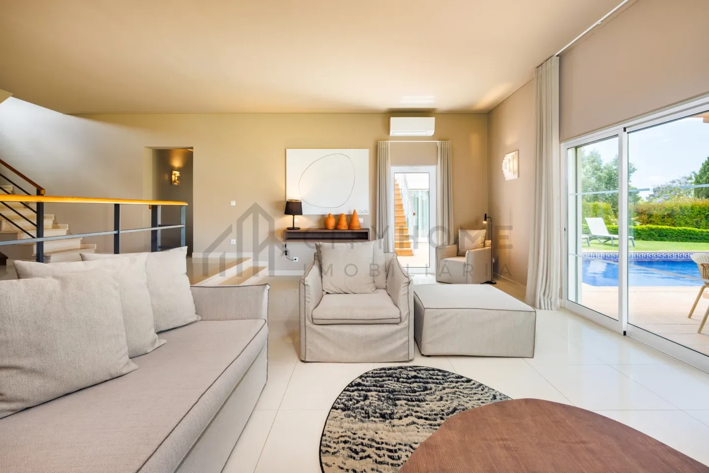 Elegant 3-Bedroom Villa with Pool and Garden in Vale da Lapa, Lagoa - Image 4