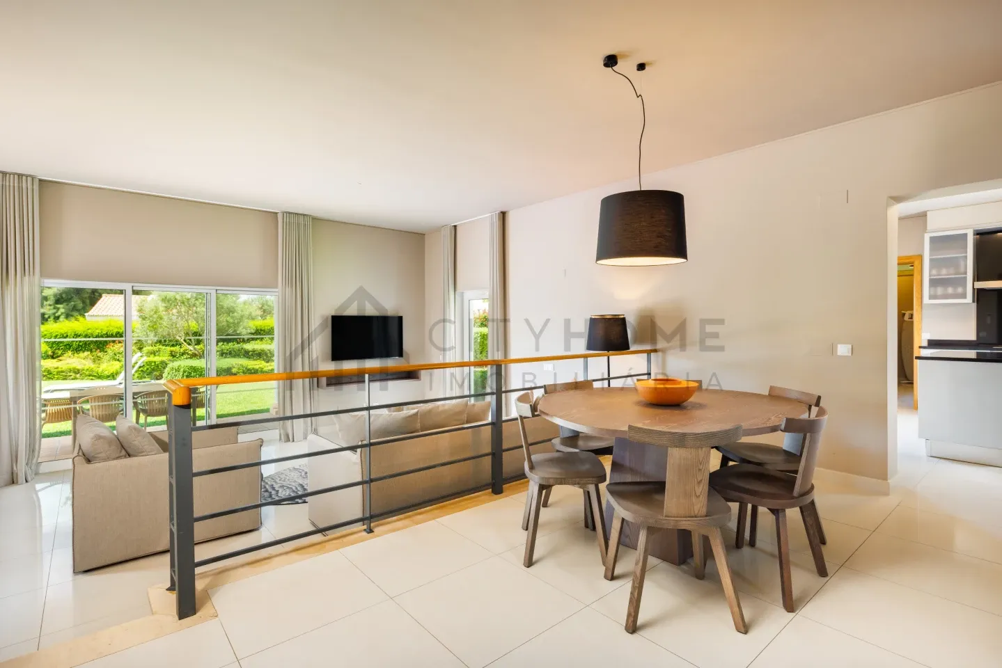 Elegant 3-Bedroom Villa with Pool and Garden in Vale da Lapa, Lagoa - Image 5