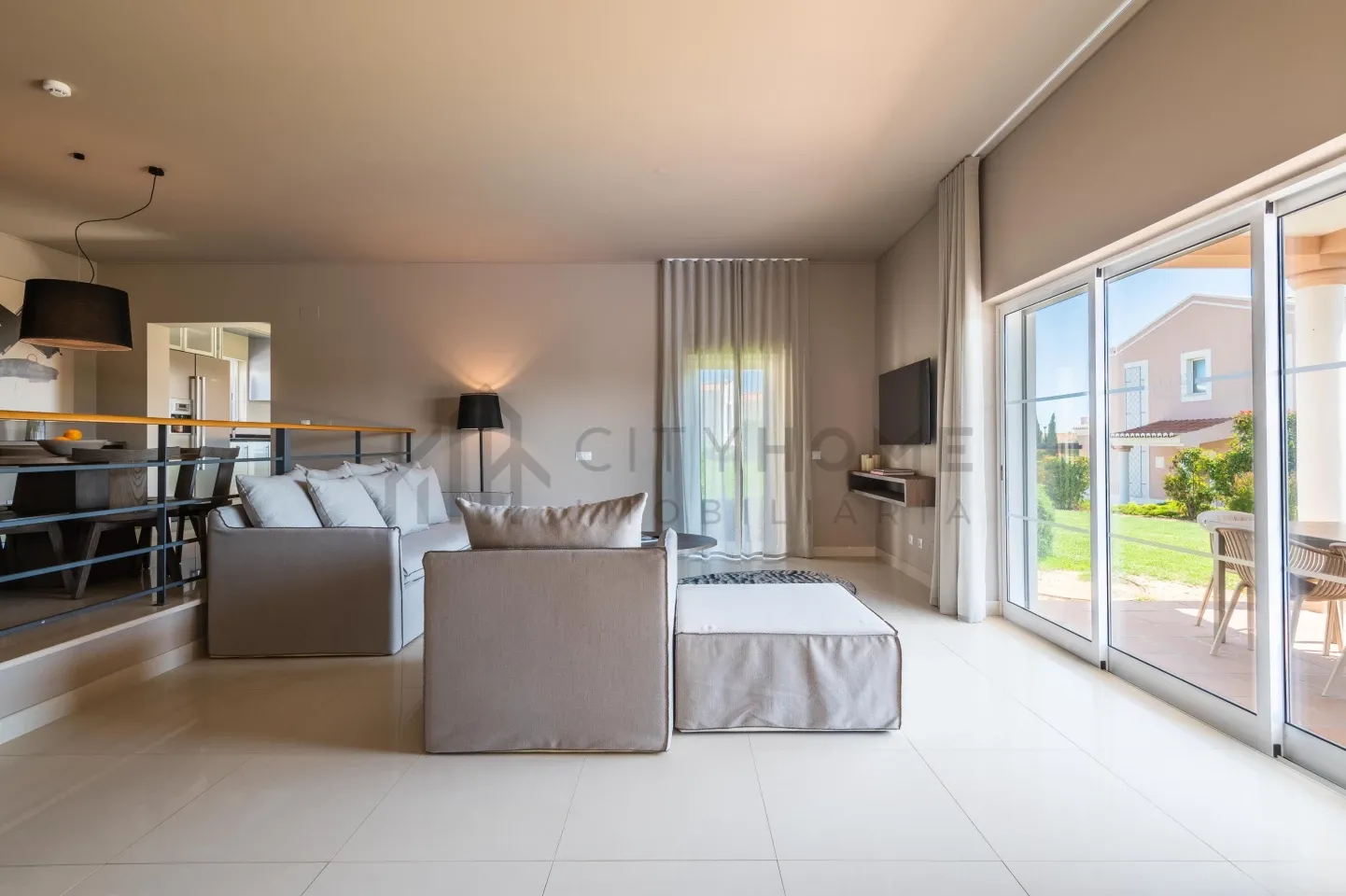 Elegant 3-Bedroom Villa with Pool and Garden in Vale da Lapa, Lagoa - View image 6 of 32