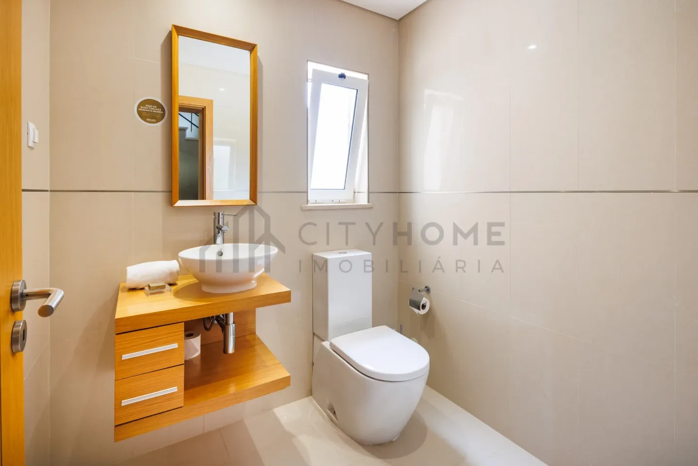 Elegant 3-Bedroom Villa with Pool and Garden in Vale da Lapa, Lagoa - View image 13 of 32