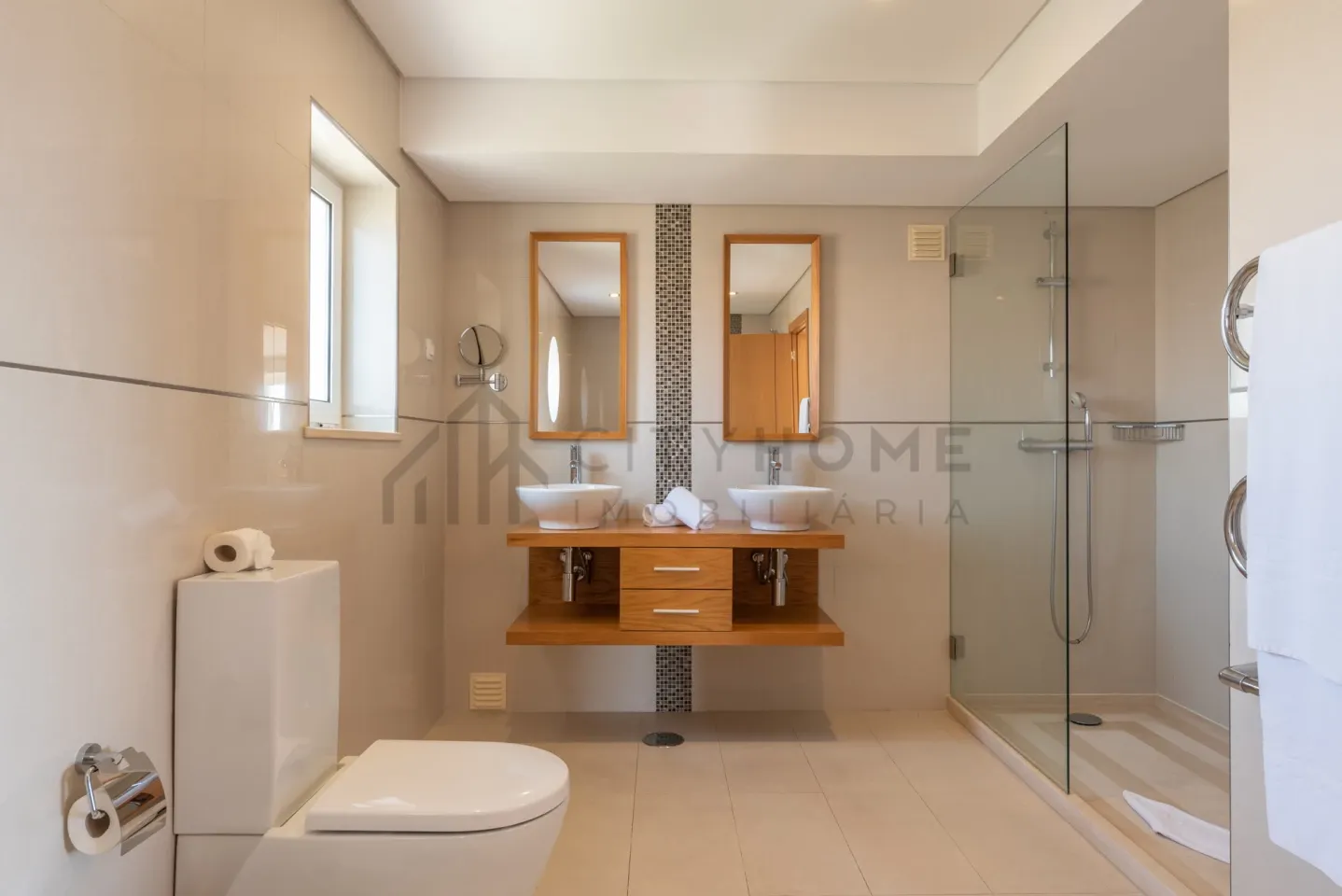 Elegant 3-Bedroom Villa with Pool and Garden in Vale da Lapa, Lagoa - View image 24 of 32