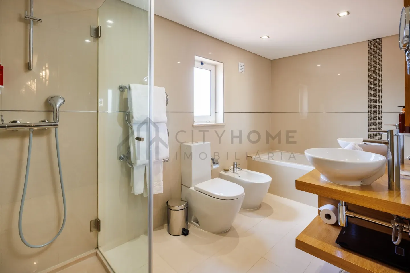 Elegant 3-Bedroom Villa with Pool and Garden in Vale da Lapa, Lagoa - View image 25 of 32