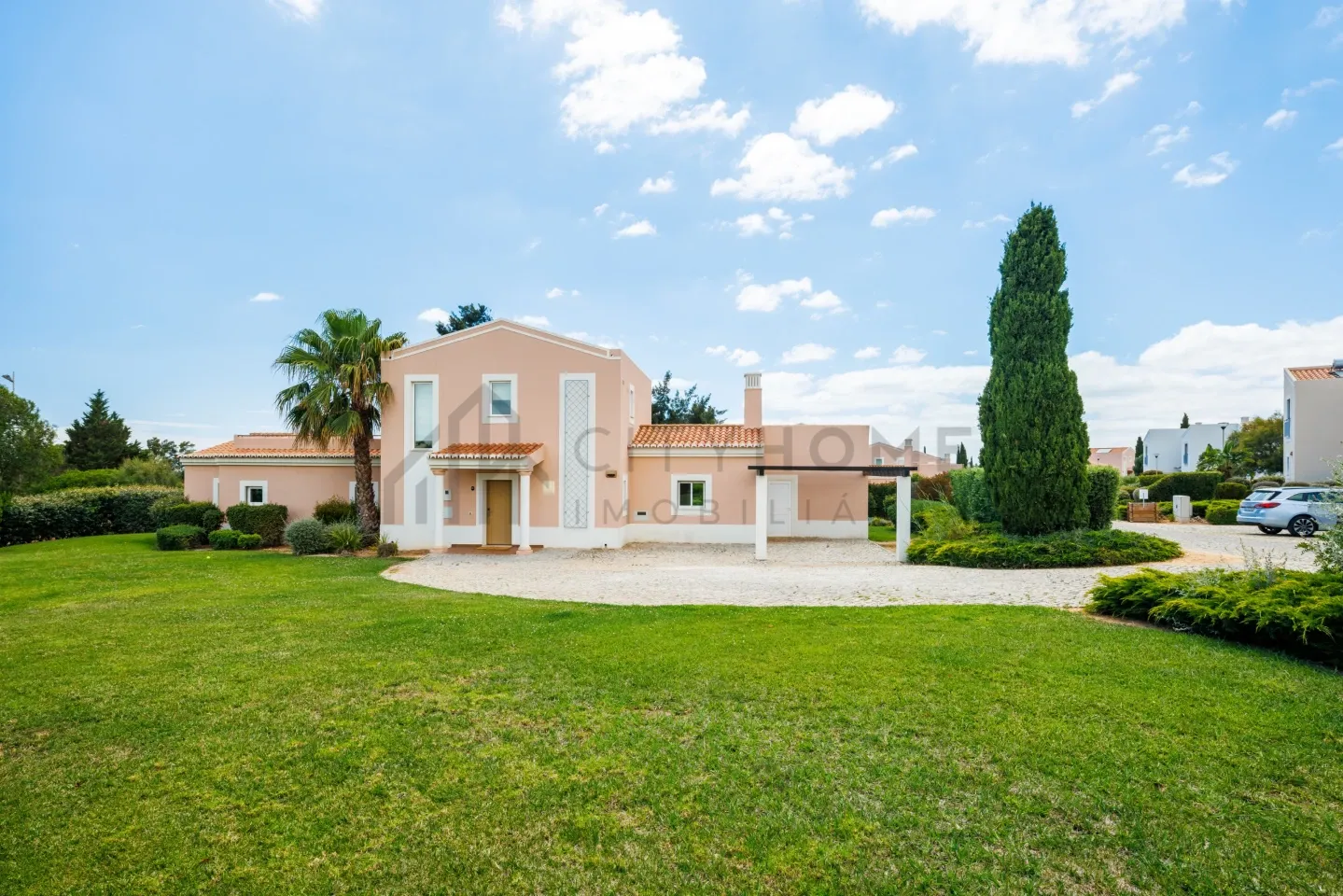 Elegant 3-Bedroom Villa with Pool and Garden in Vale da Lapa, Lagoa - View image 31 of 32