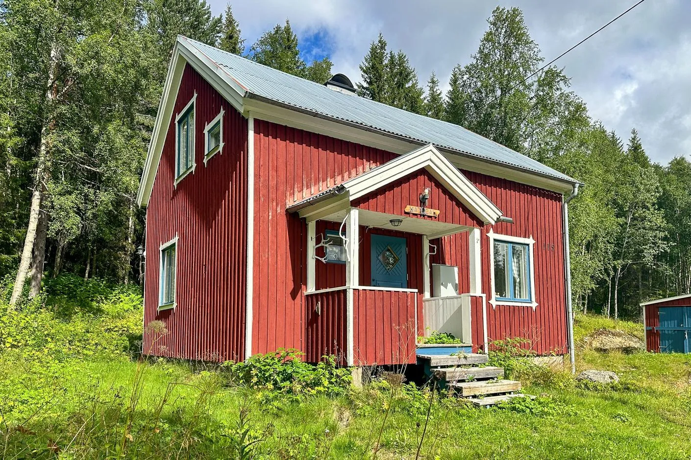 1940s Swedish House with Expansive Grounds and Wood Heating in Matsdal - Image 4