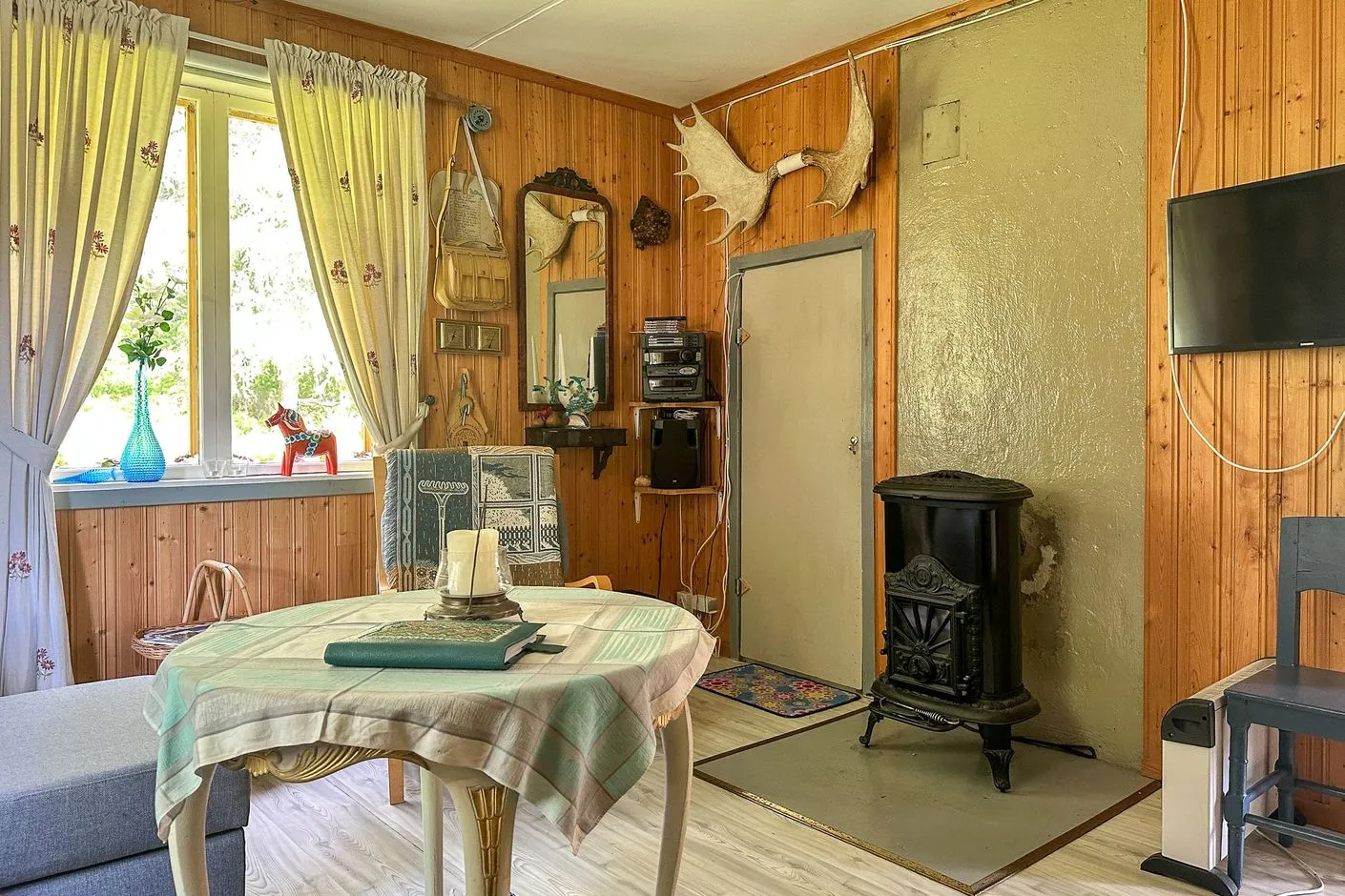 1940s Swedish House with Expansive Grounds and Wood Heating in Matsdal - View image 12 of 37