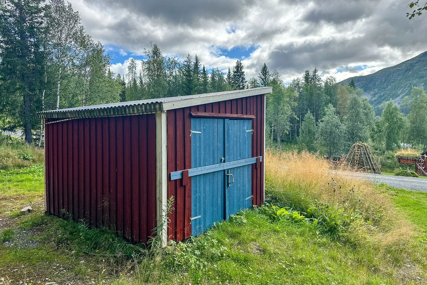 1940s Swedish House with Expansive Grounds and Wood Heating in Matsdal - View image 23 of 37