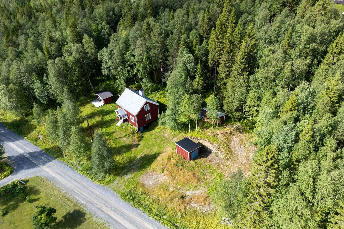 1940s Swedish House with Expansive Grounds and Wood Heating in Matsdal - View image 26 of 37