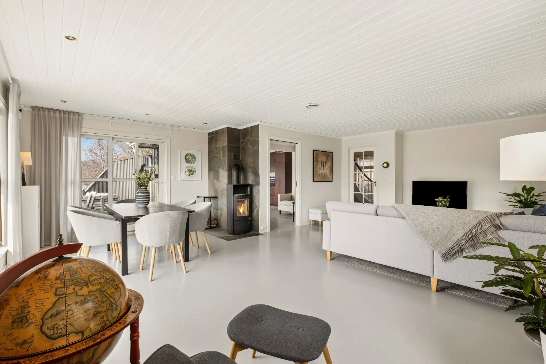 Contemporary Waterfront House in Justvik with Private Shoreline and Garden - View image 8 of 41