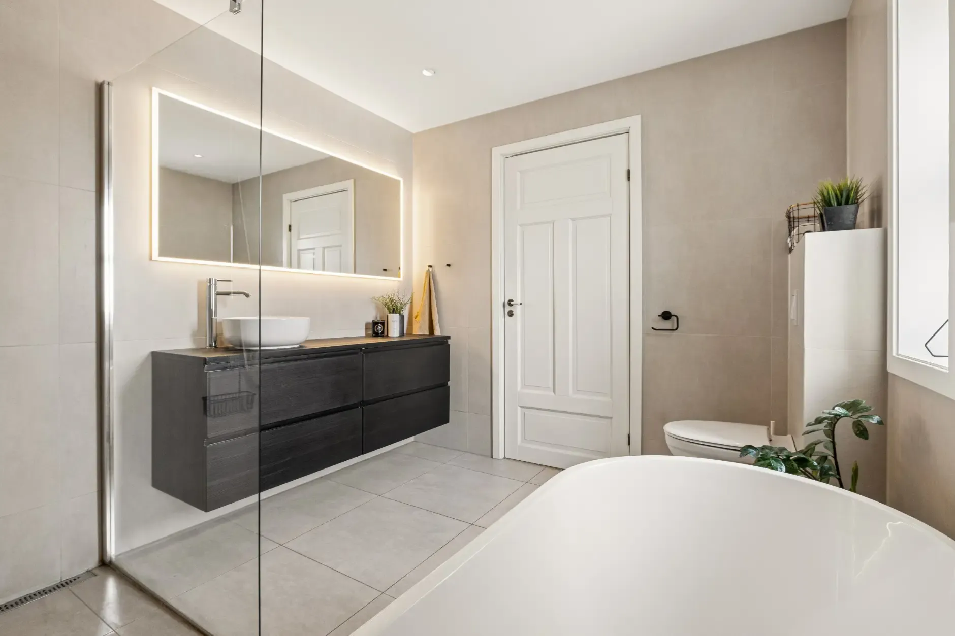 Contemporary Waterfront House in Justvik with Private Shoreline and Garden - View image 15 of 41