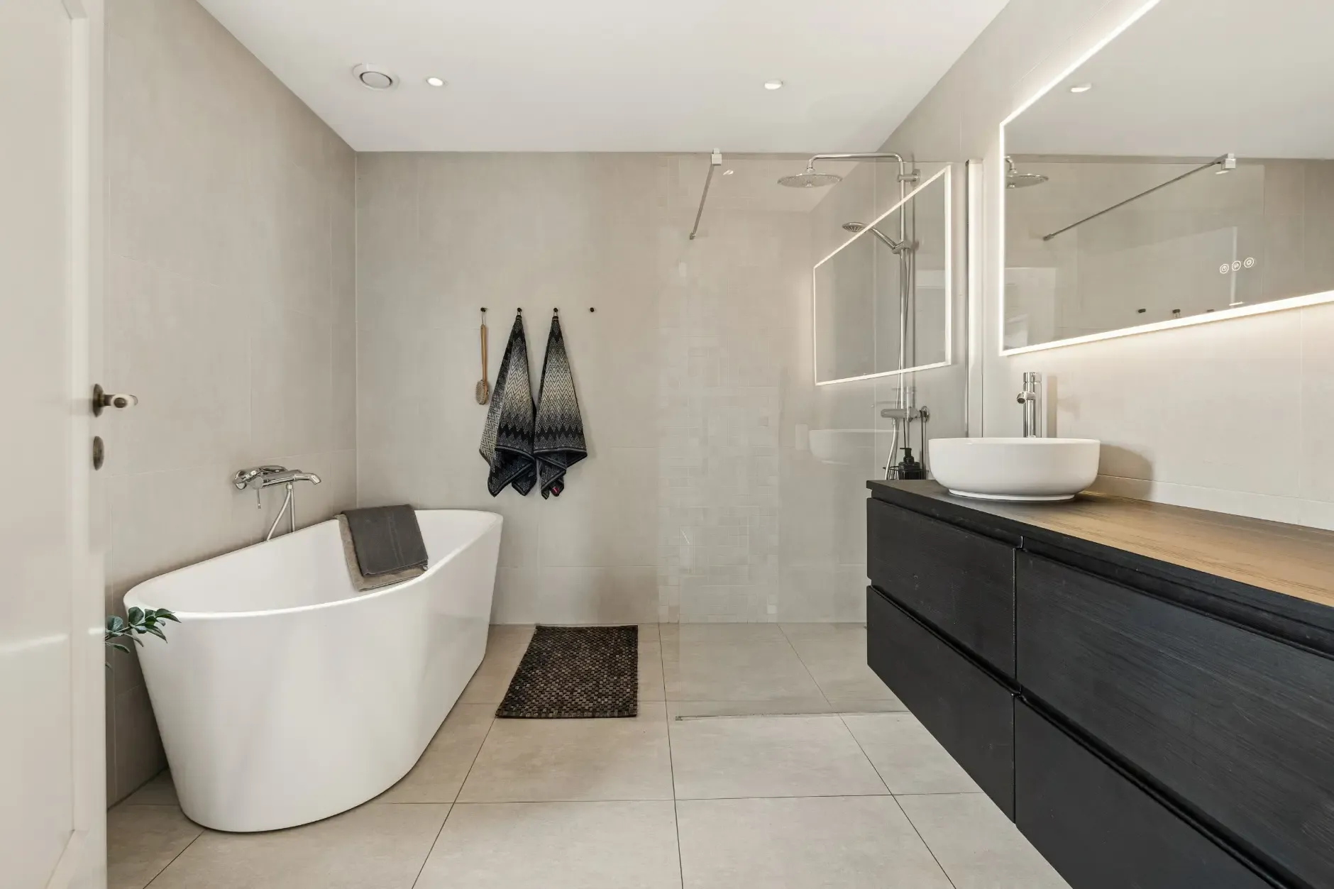 Contemporary Waterfront House in Justvik with Private Shoreline and Garden - View image 16 of 41