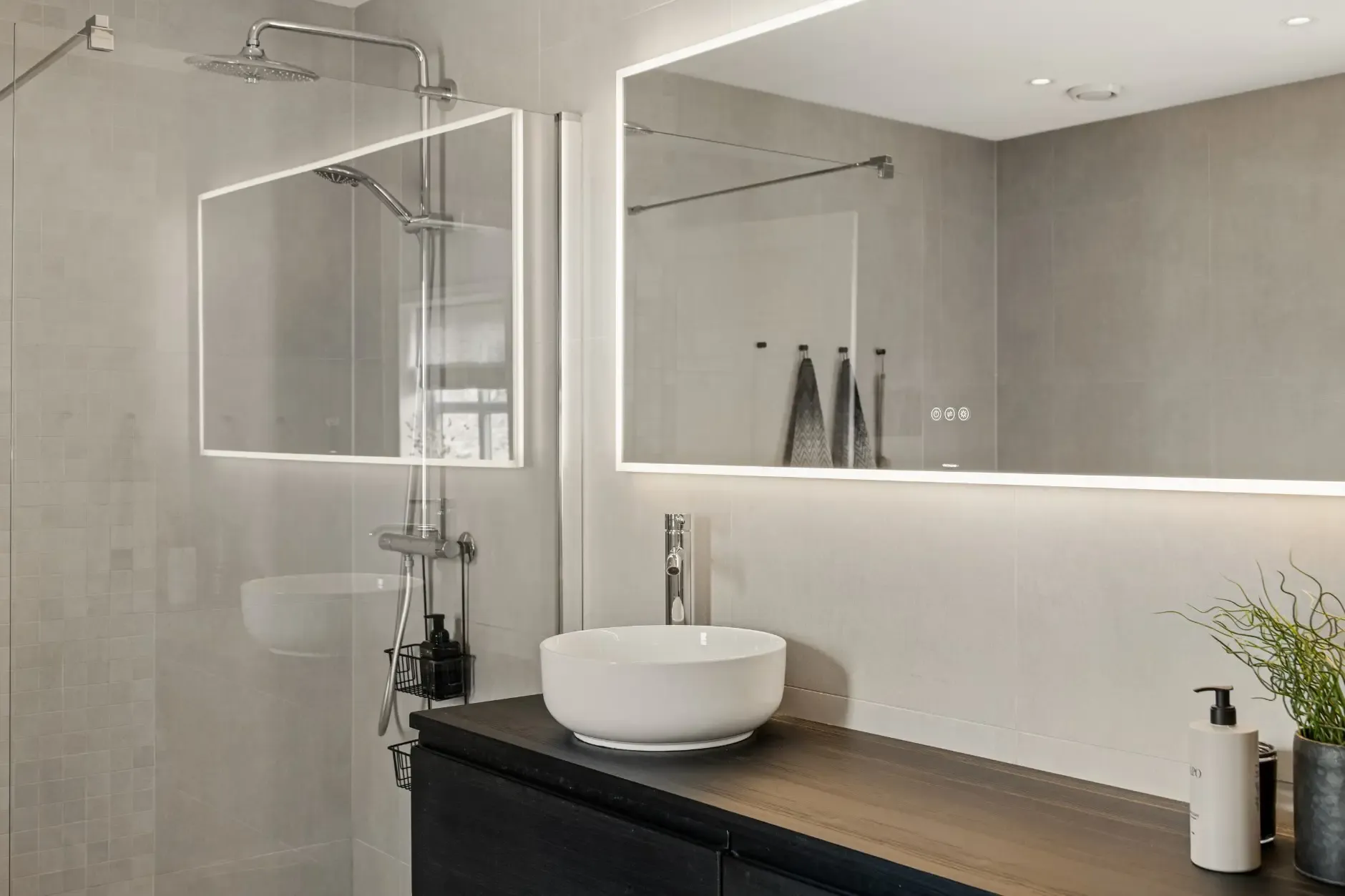 Contemporary Waterfront House in Justvik with Private Shoreline and Garden - View image 17 of 41