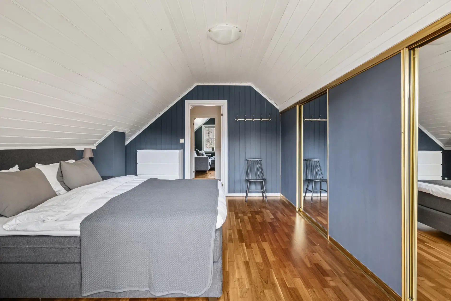 Contemporary Waterfront House in Justvik with Private Shoreline and Garden - View image 20 of 41