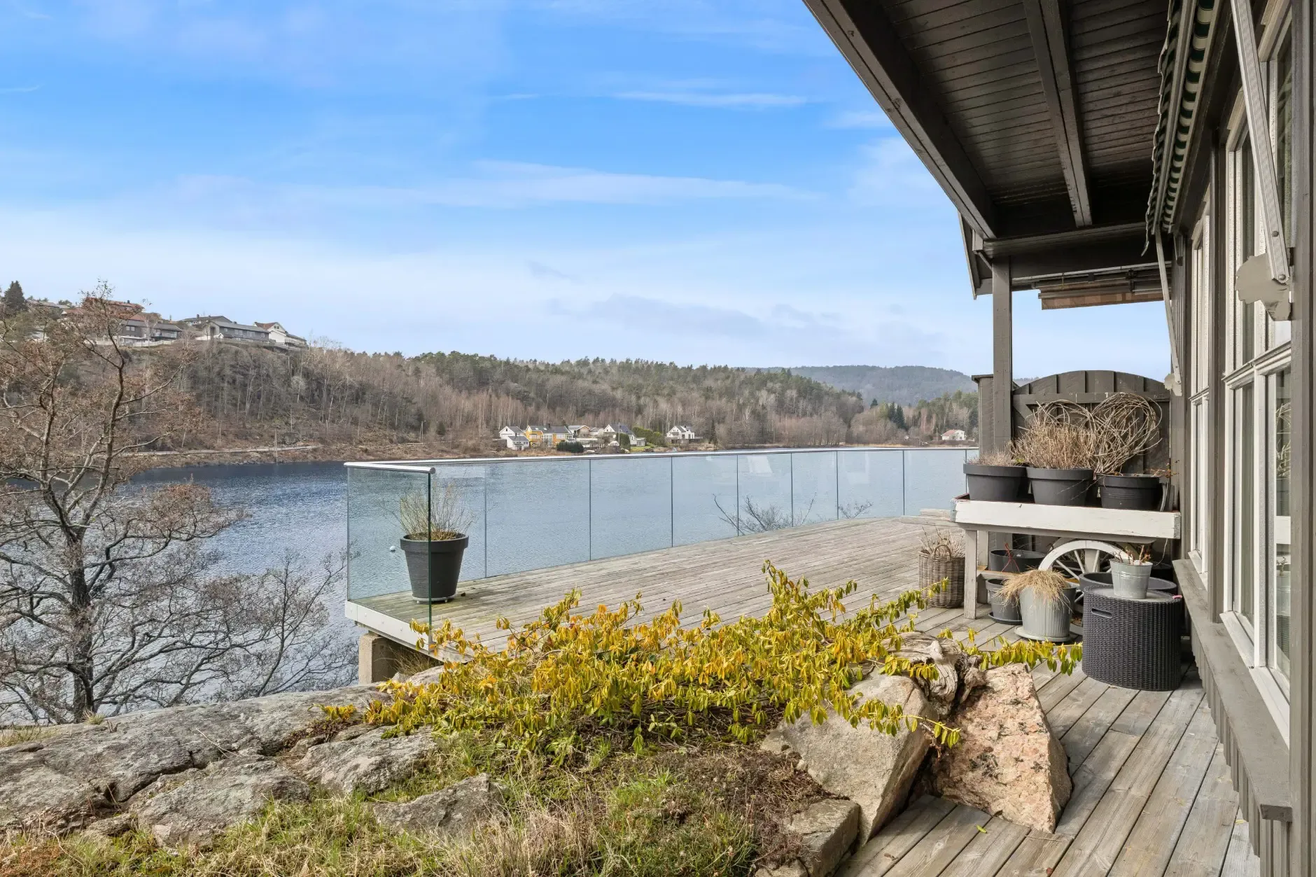 Contemporary Waterfront House in Justvik with Private Shoreline and Garden - View image 29 of 41