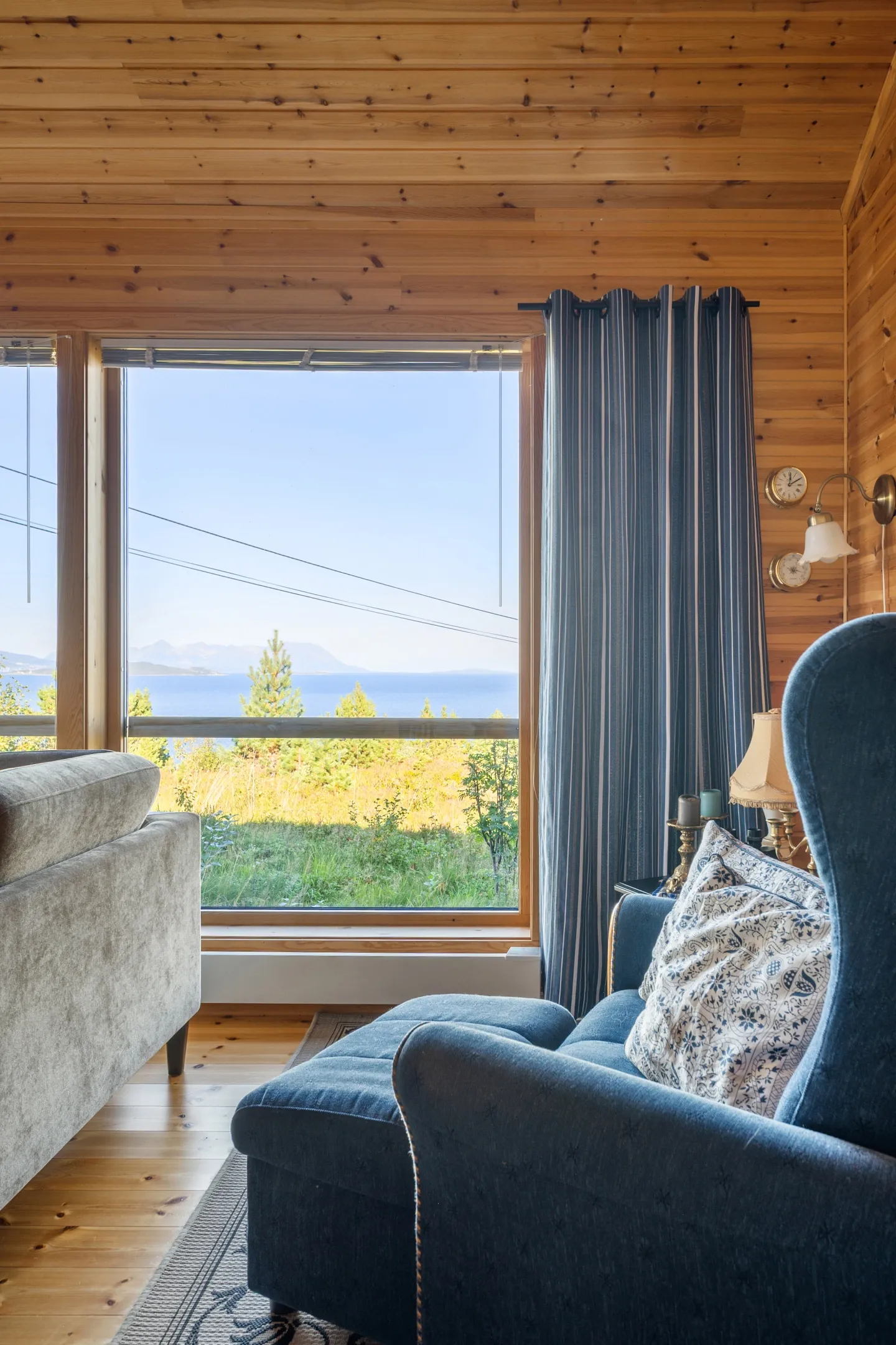 1980s Norwegian House with Terrace and Boat Access in Tovik - View image 9 of 51