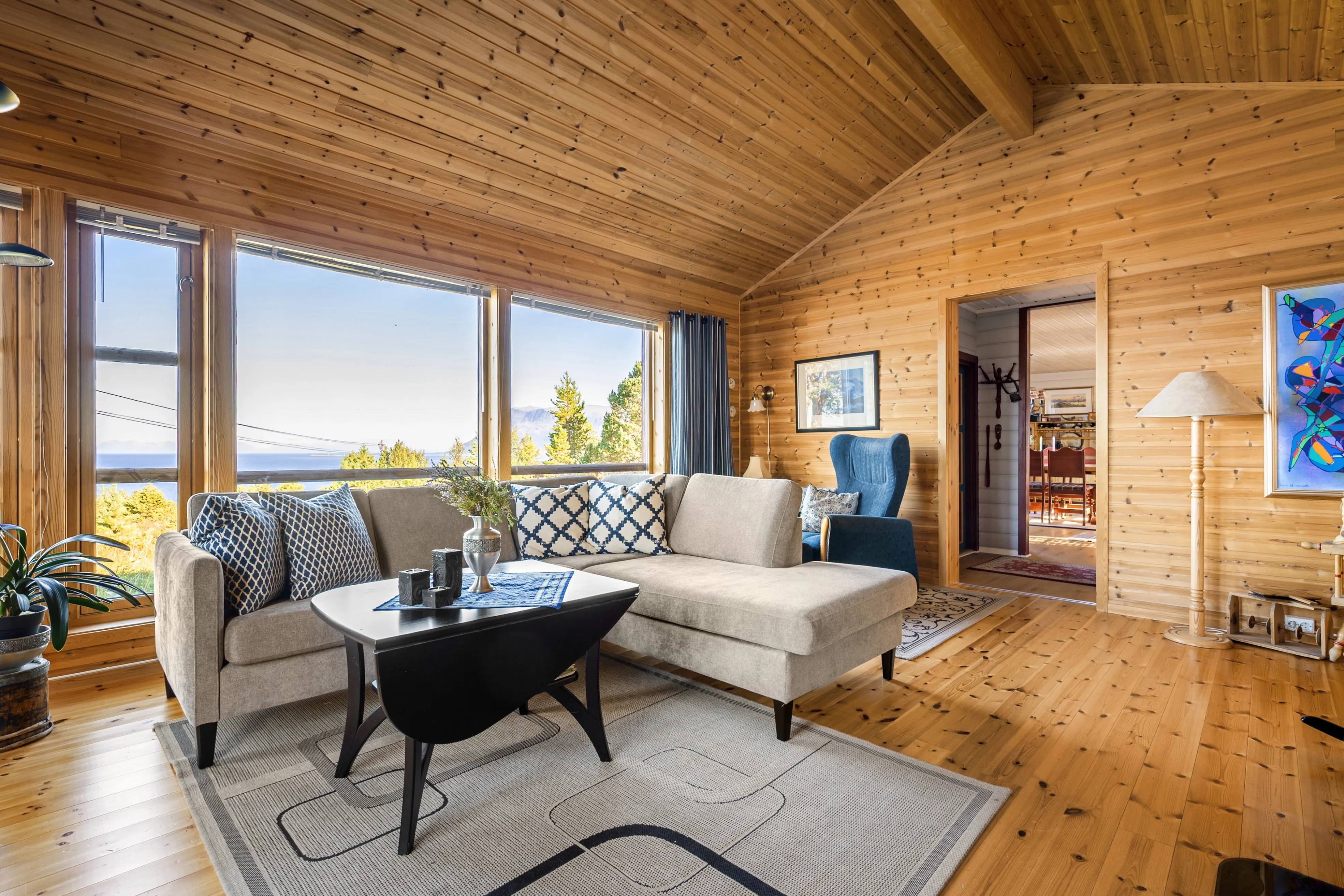 1980s Norwegian House with Terrace and Boat Access in Tovik - View image 10 of 51