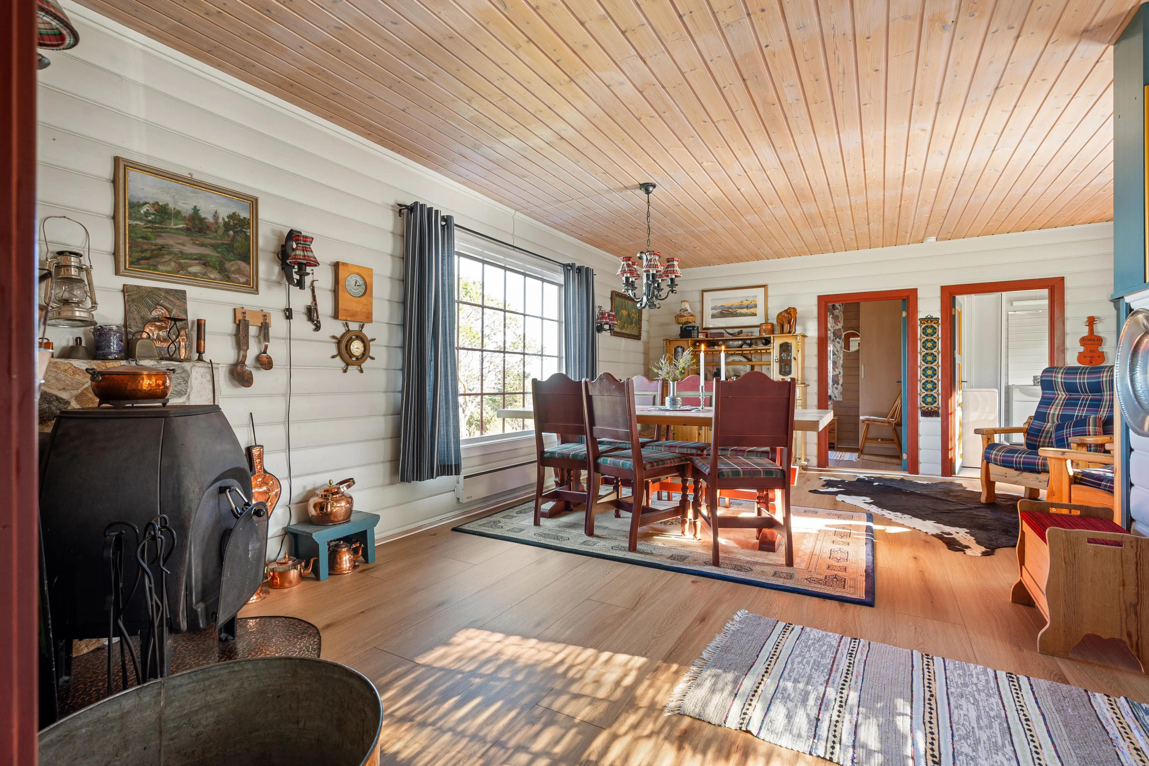 1980s Norwegian House with Terrace and Boat Access in Tovik - View image 17 of 51