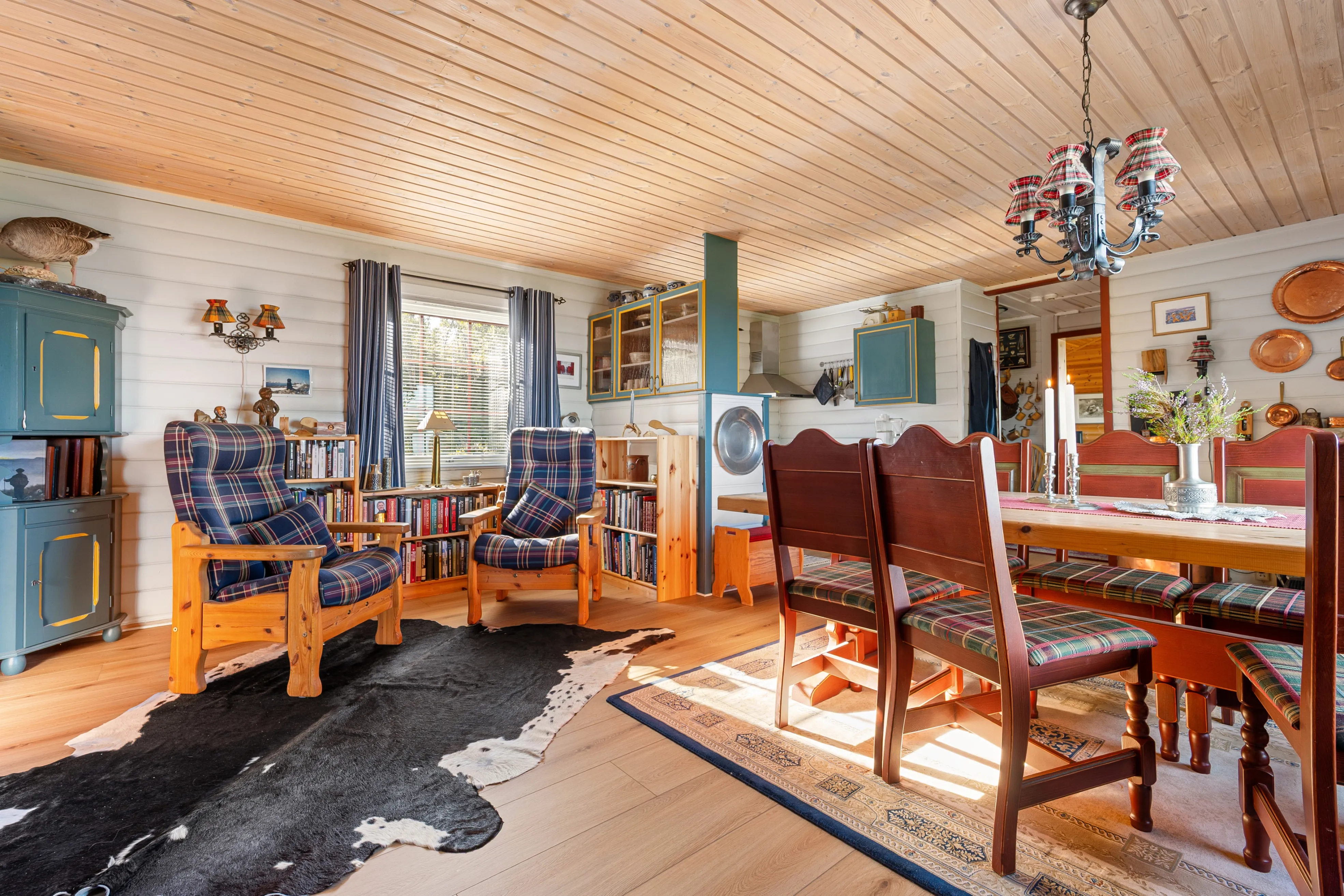 1980s Norwegian House with Terrace and Boat Access in Tovik - View image 18 of 51