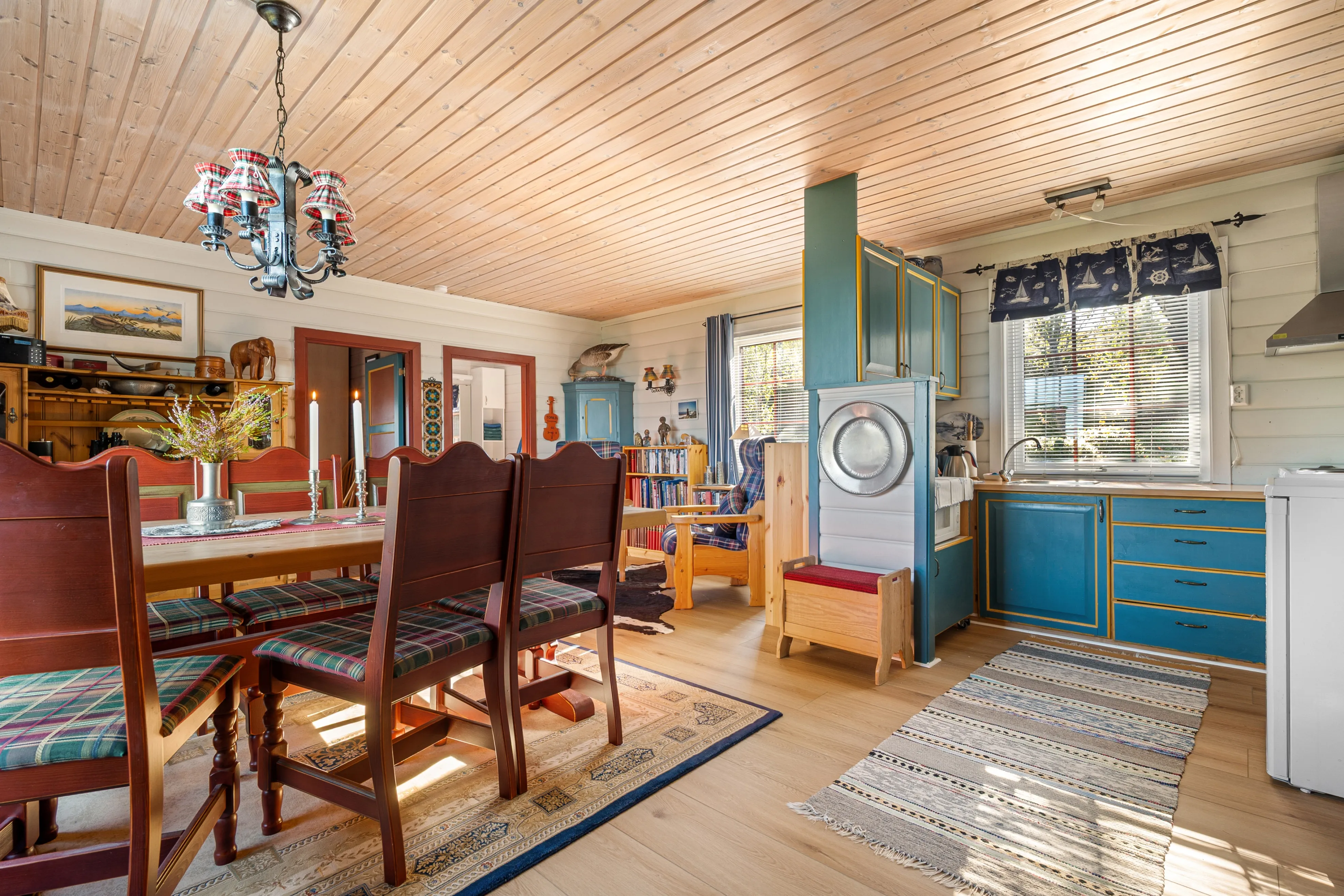 1980s Norwegian House with Terrace and Boat Access in Tovik - View image 20 of 51