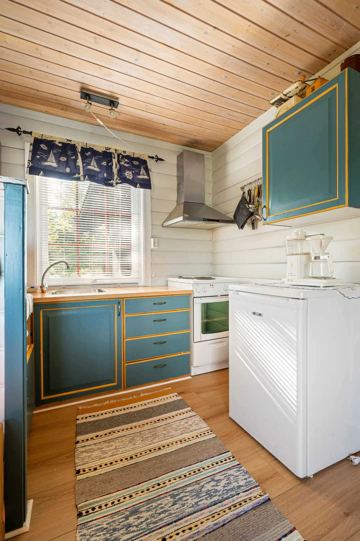 1980s Norwegian House with Terrace and Boat Access in Tovik - View image 21 of 51