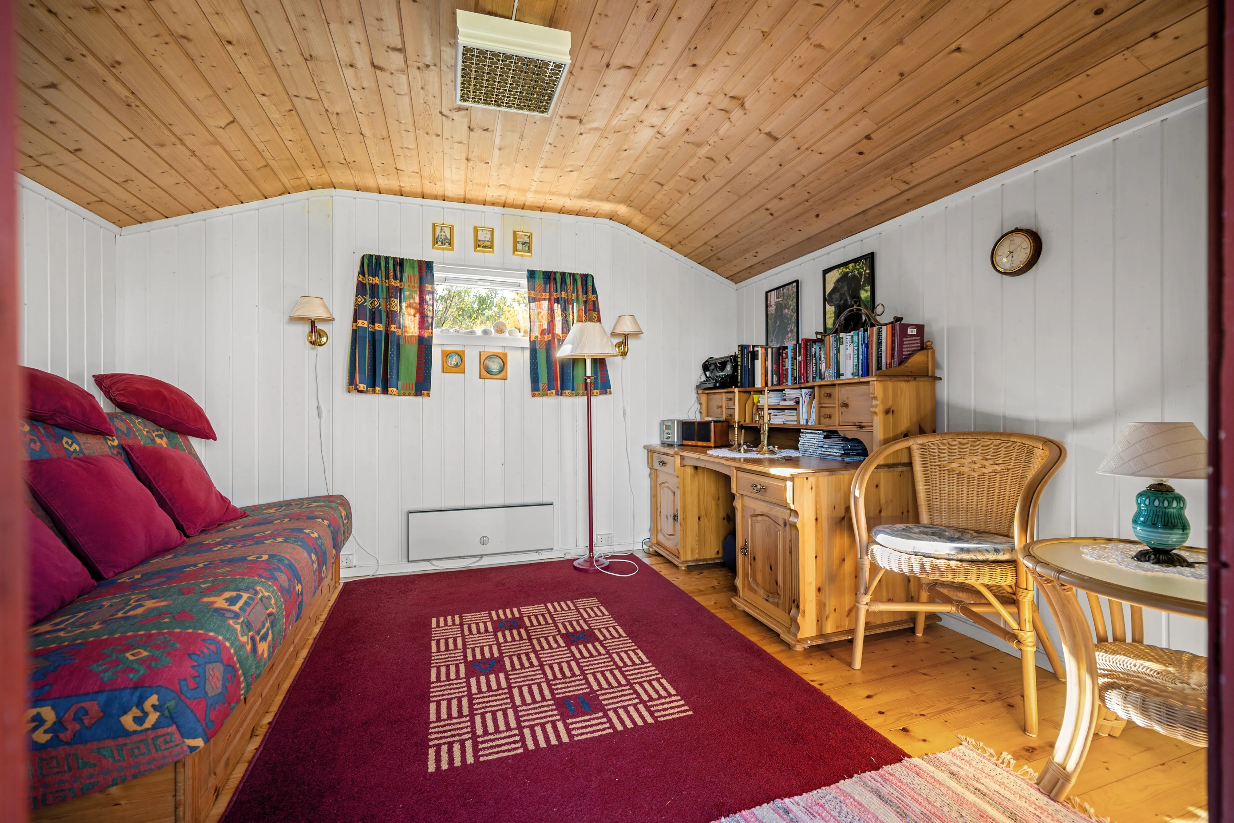 1980s Norwegian House with Terrace and Boat Access in Tovik - View image 27 of 51