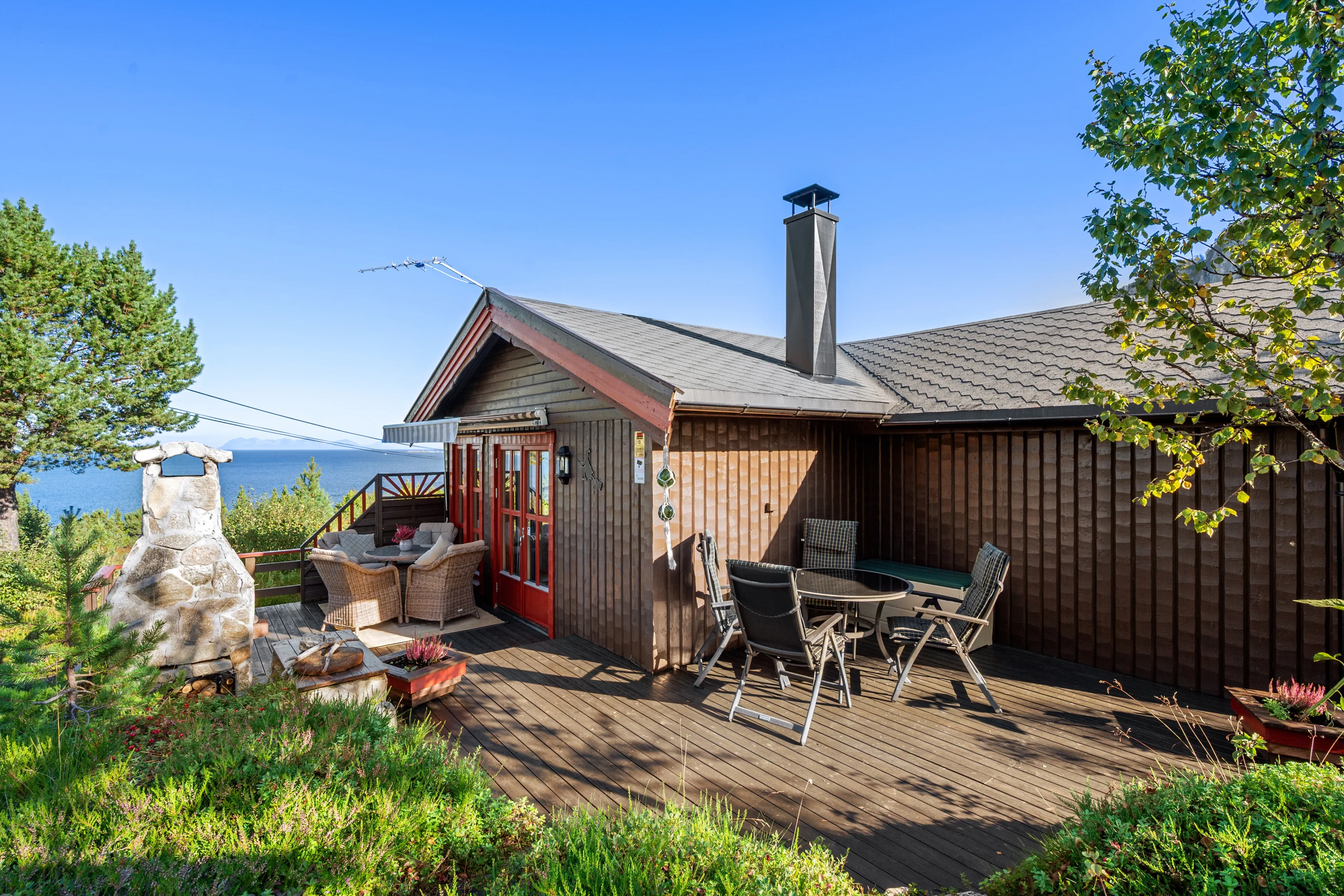 1980s Norwegian House with Terrace and Boat Access in Tovik - View image 29 of 51