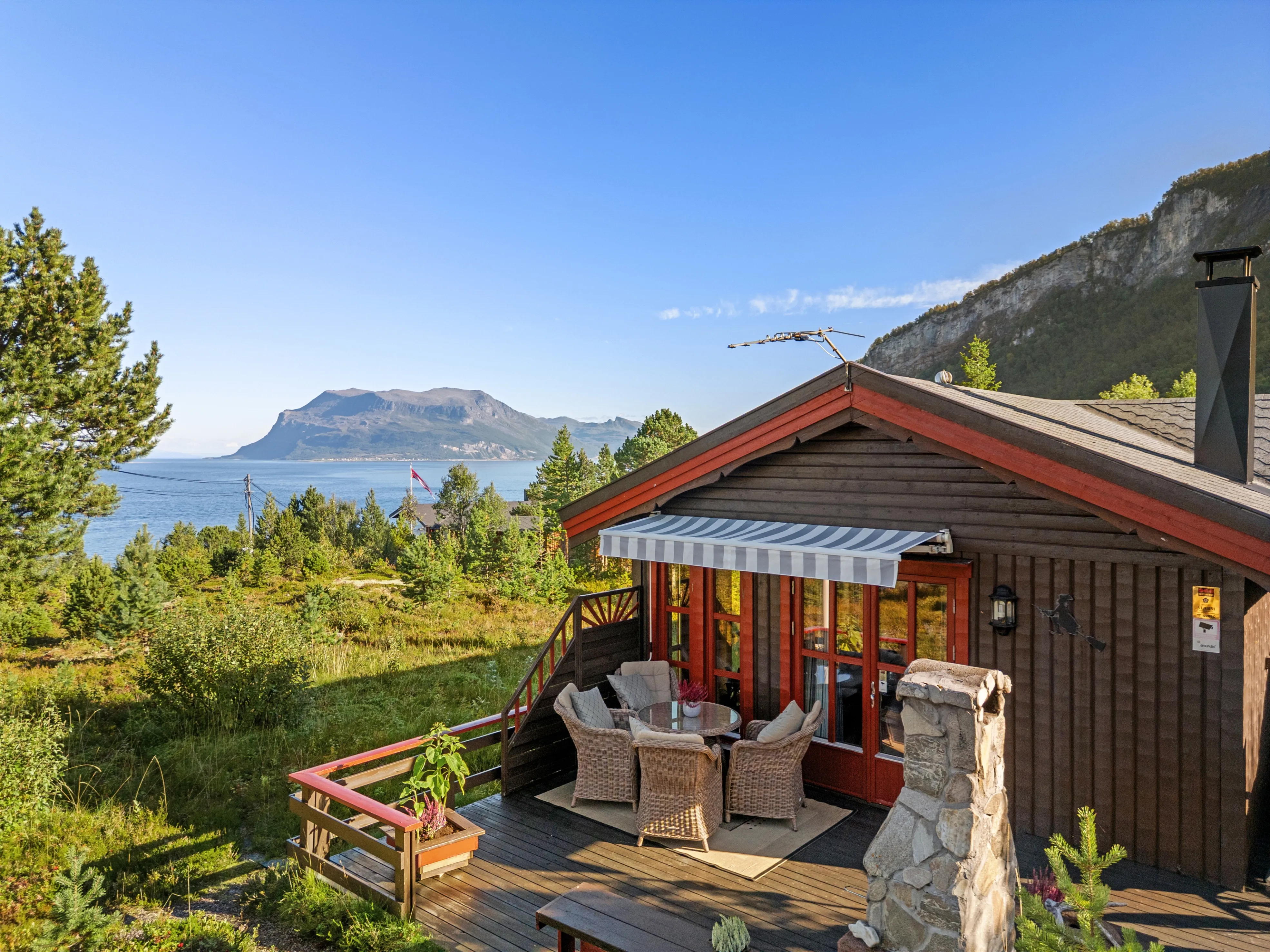 1980s Norwegian House with Terrace and Boat Access in Tovik - View image 30 of 51