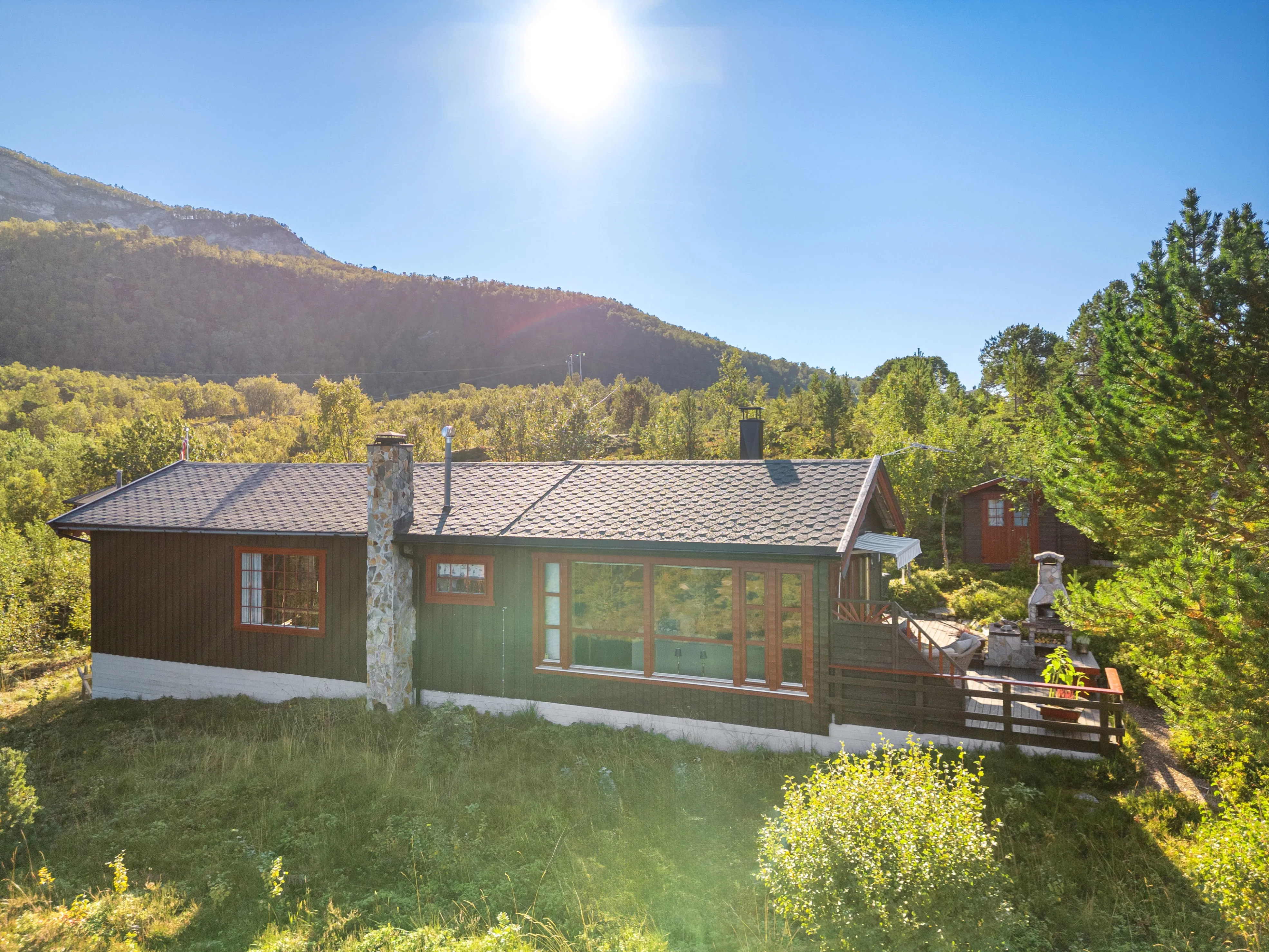 1980s Norwegian House with Terrace and Boat Access in Tovik - View image 38 of 51