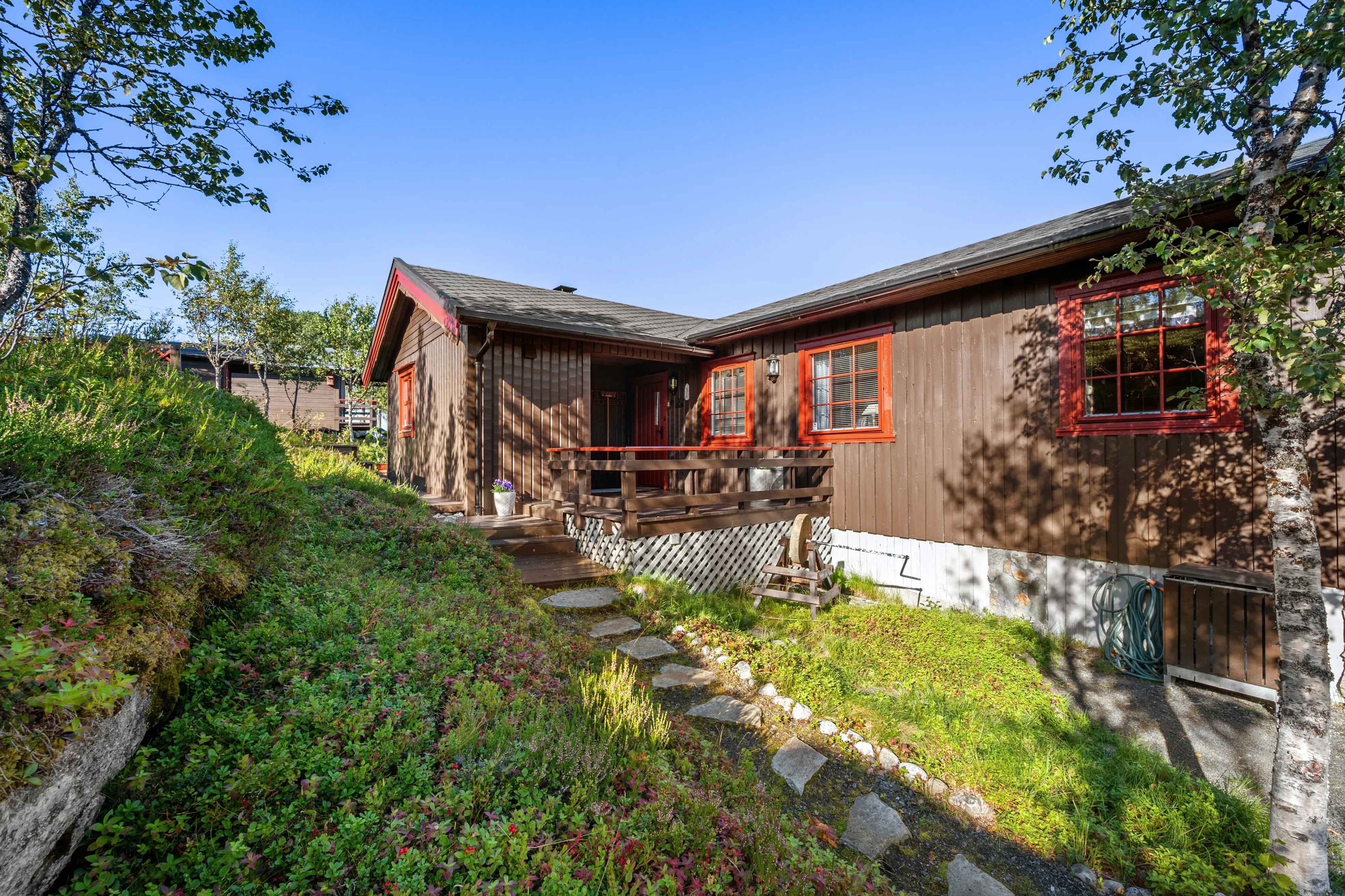 1980s Norwegian House with Terrace and Boat Access in Tovik - View image 39 of 51