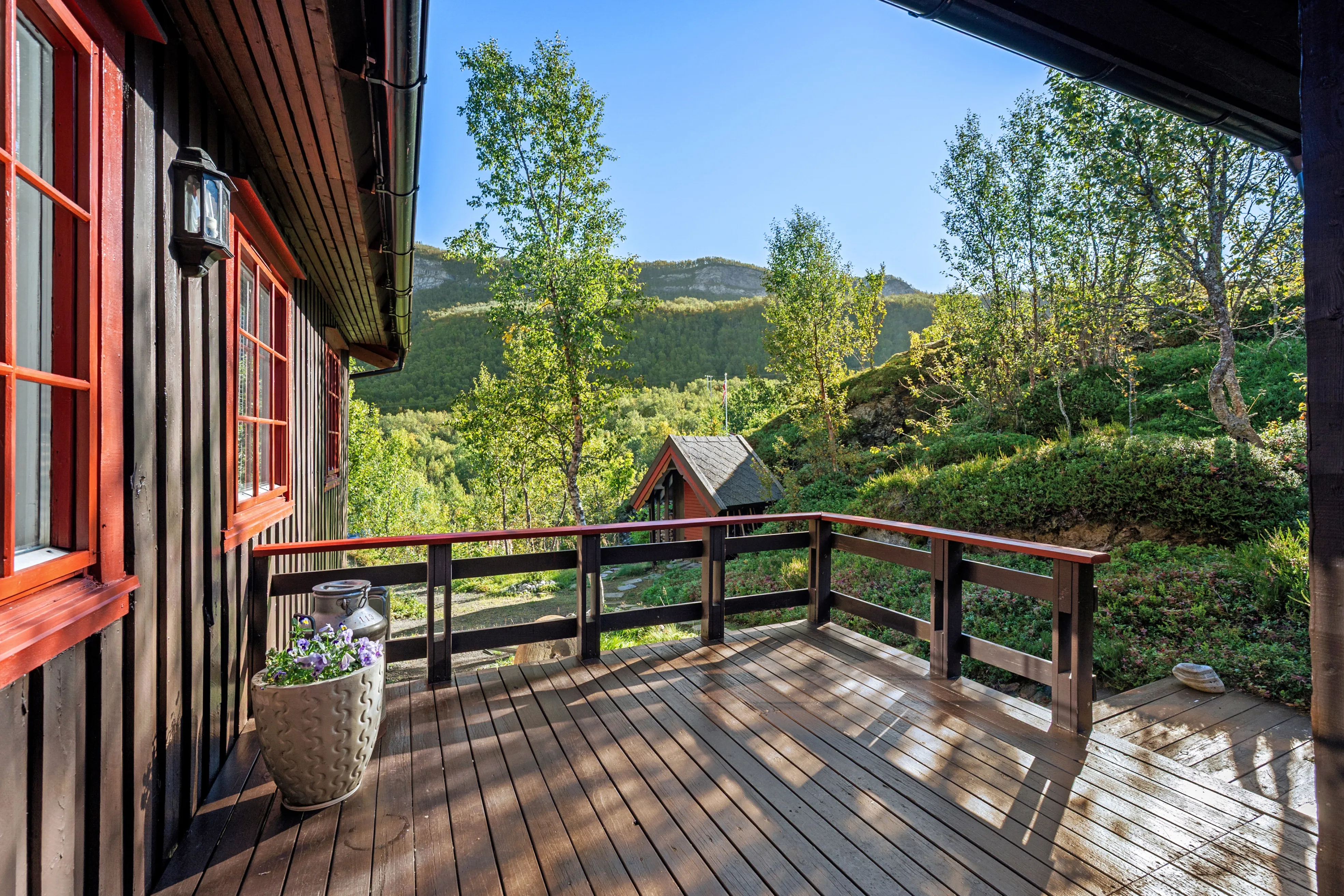1980s Norwegian House with Terrace and Boat Access in Tovik - View image 40 of 51