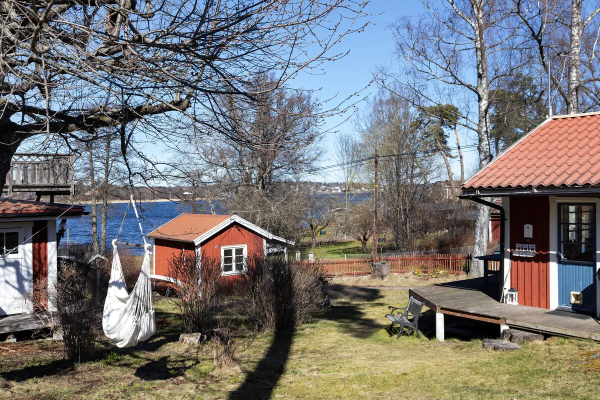 1930s Swedish Country House with Lakeside Views and Expansive Garden - View image 7 of 35