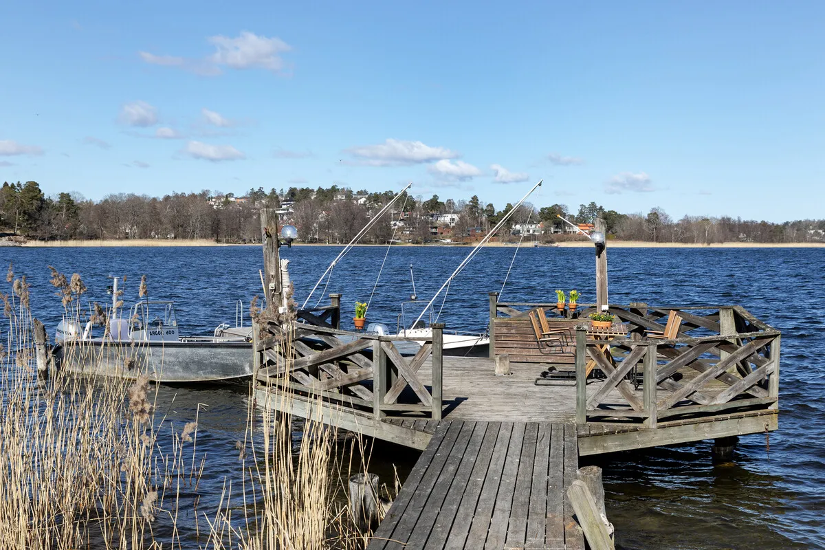 1930s Swedish Country House with Lakeside Views and Expansive Garden - View image 11 of 35