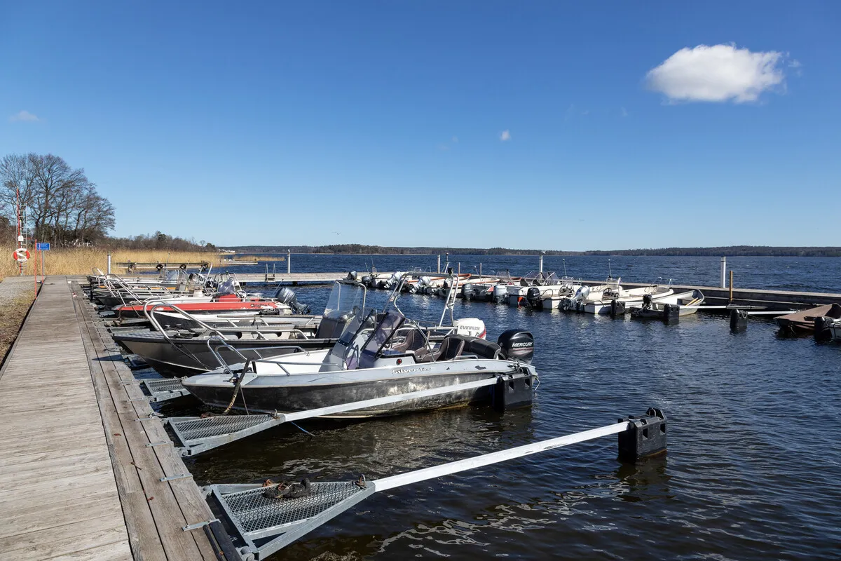 1930s Swedish Country House with Lakeside Views and Expansive Garden - View image 14 of 35