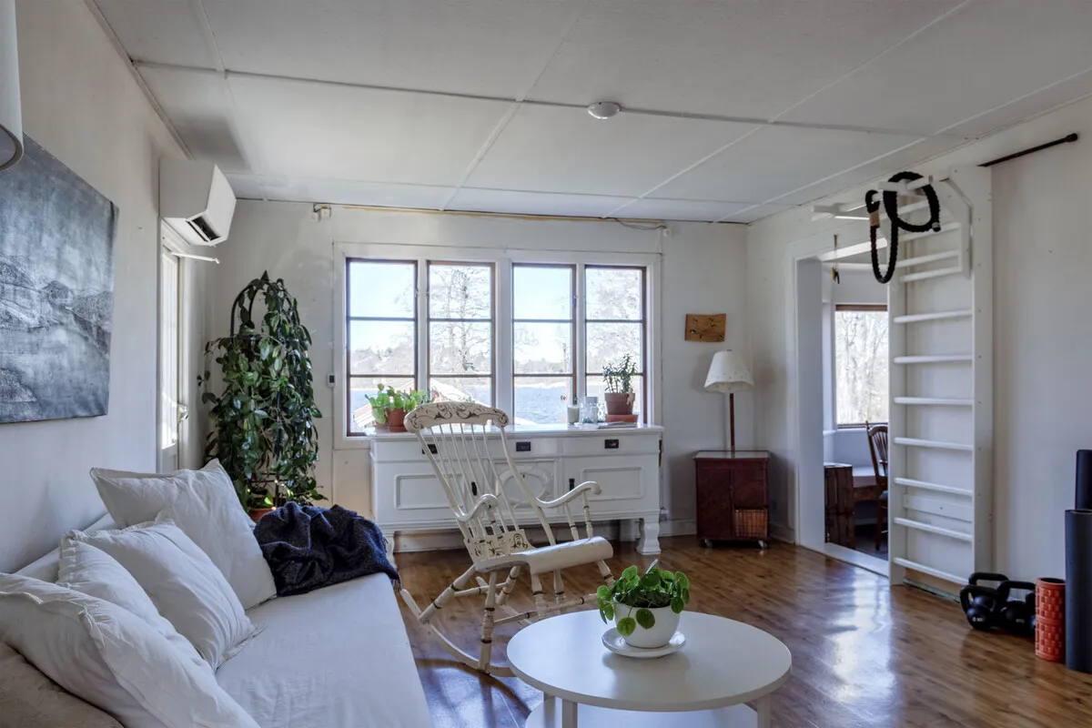 1930s Swedish Country House with Lakeside Views and Expansive Garden - View image 21 of 35