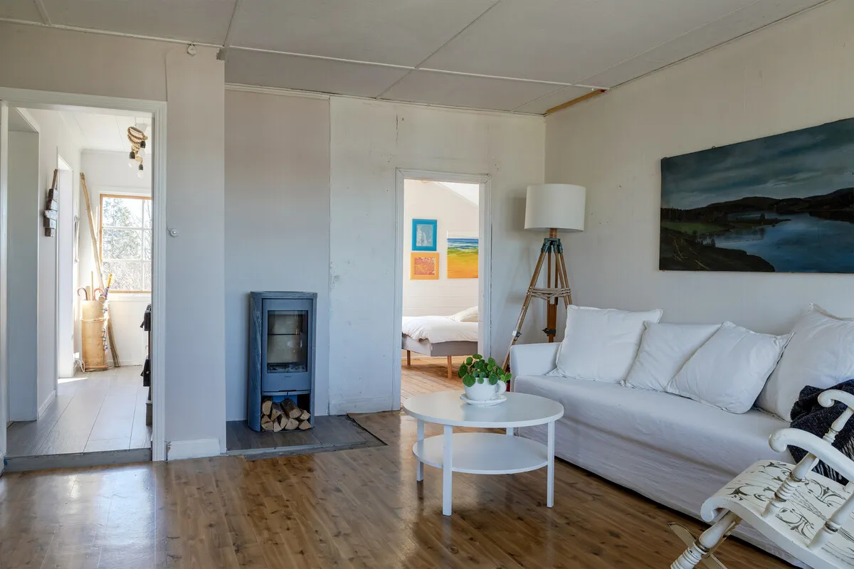 1930s Swedish Country House with Lakeside Views and Expansive Garden - View image 22 of 35